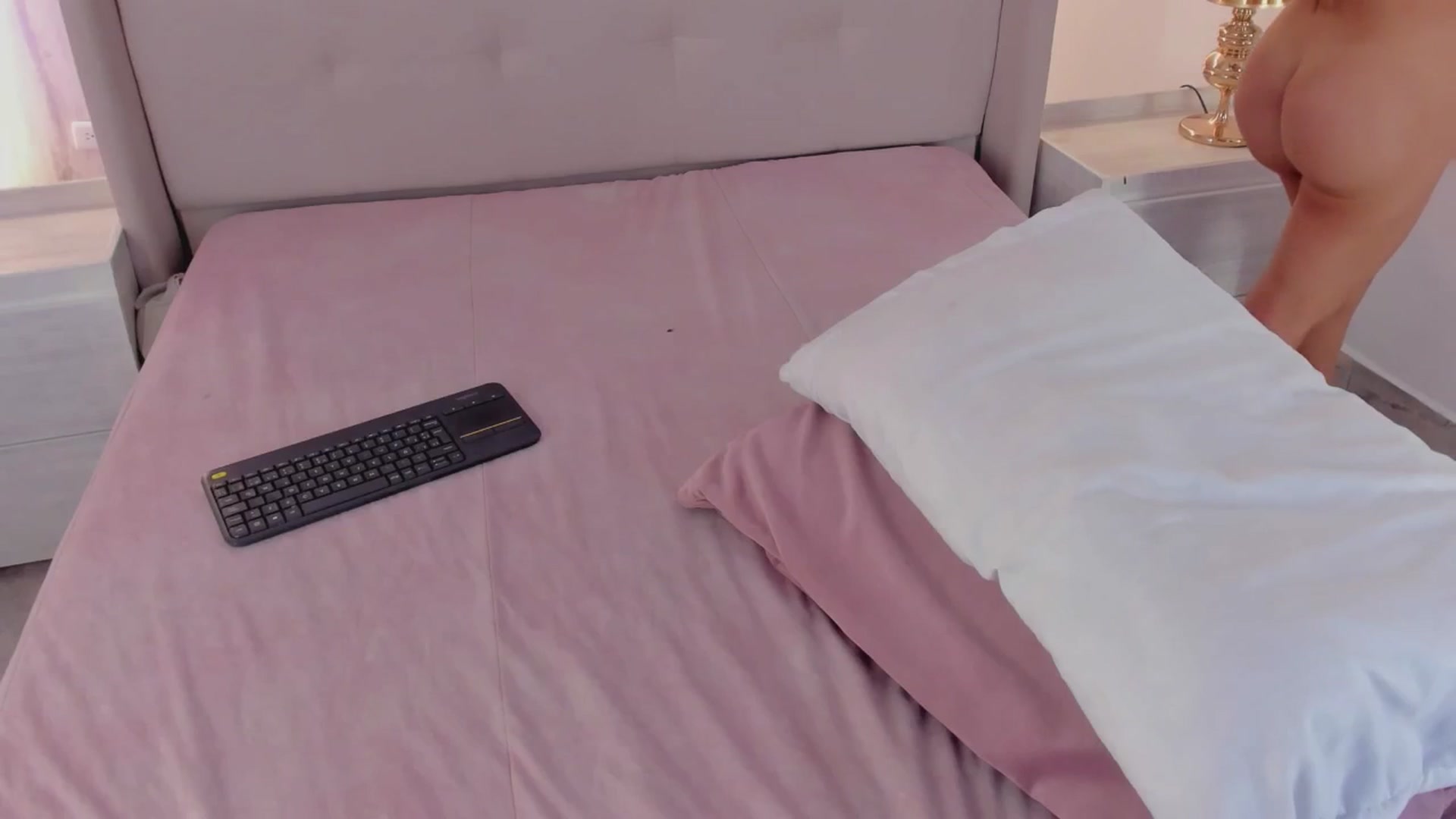 Gallery image thumbnail from valeriah_'s myfreecams stream on, 12/21/2025, 17:49 image 2 of 20