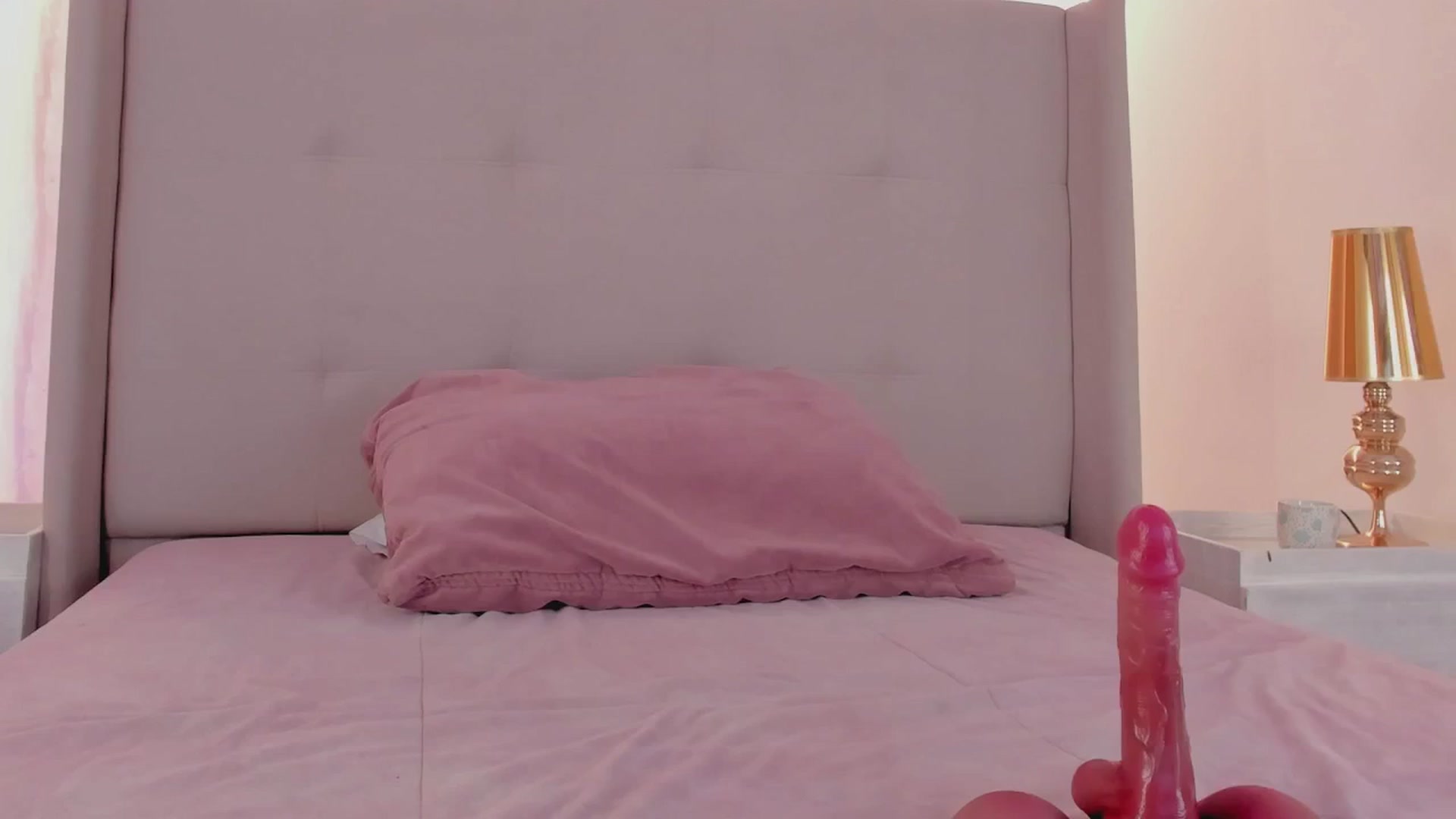 Gallery image thumbnail from valeriah_'s myfreecams stream on, 12/22/2025, 16:15 image 16 of 20