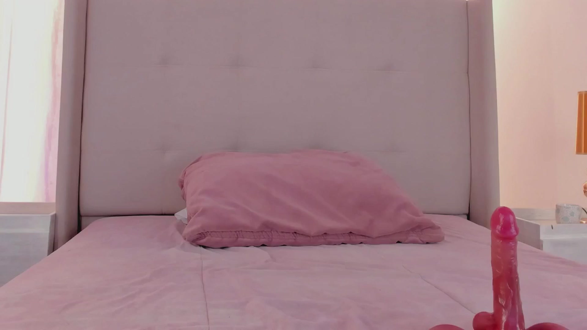 Gallery image thumbnail from valeriah_'s myfreecams stream on, 12/22/2025, 16:15 image 20 of 20