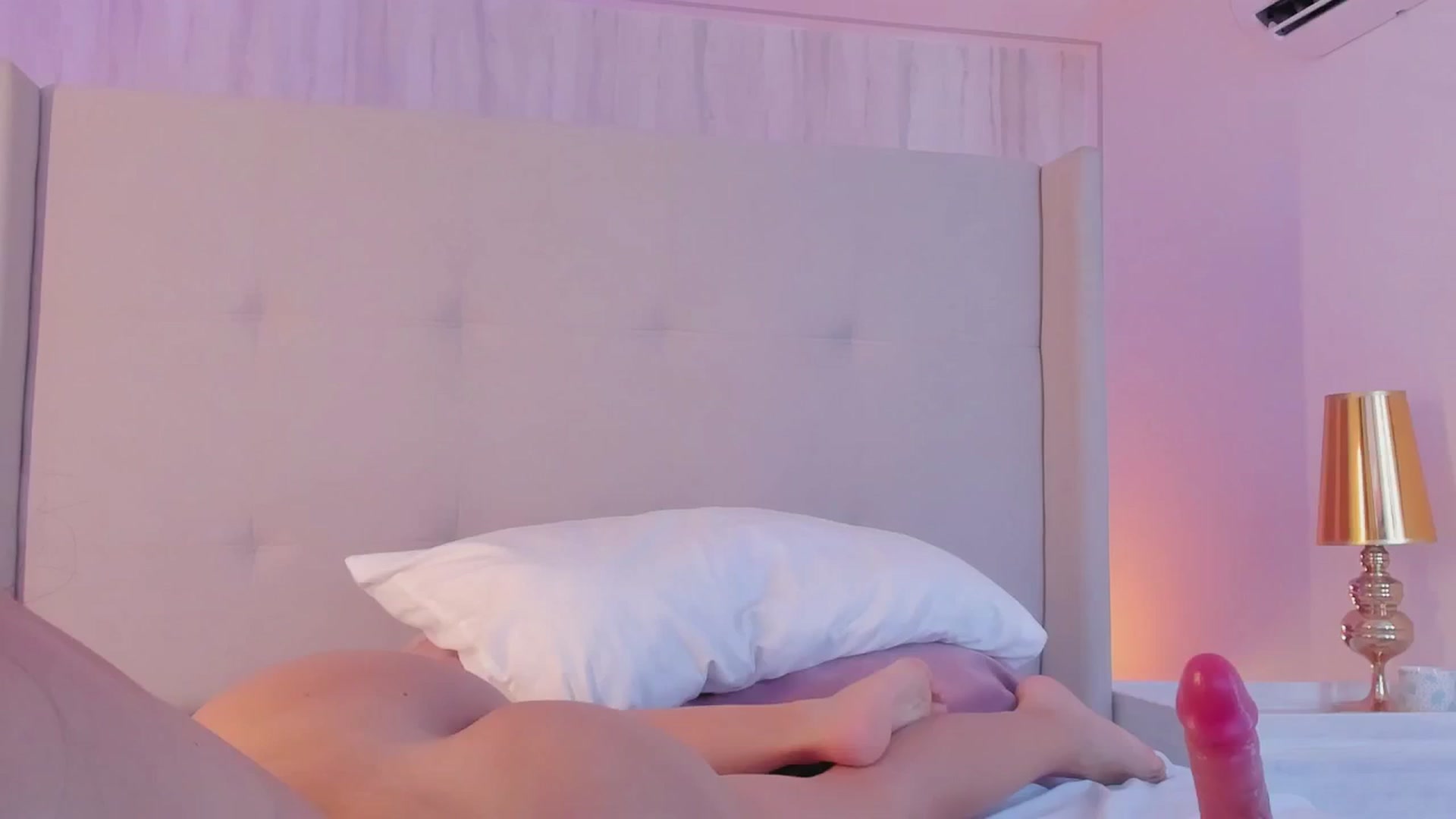 Gallery image thumbnail from valeriah_'s myfreecams stream on, 01/15/2026, 13:37 image 7 of 20