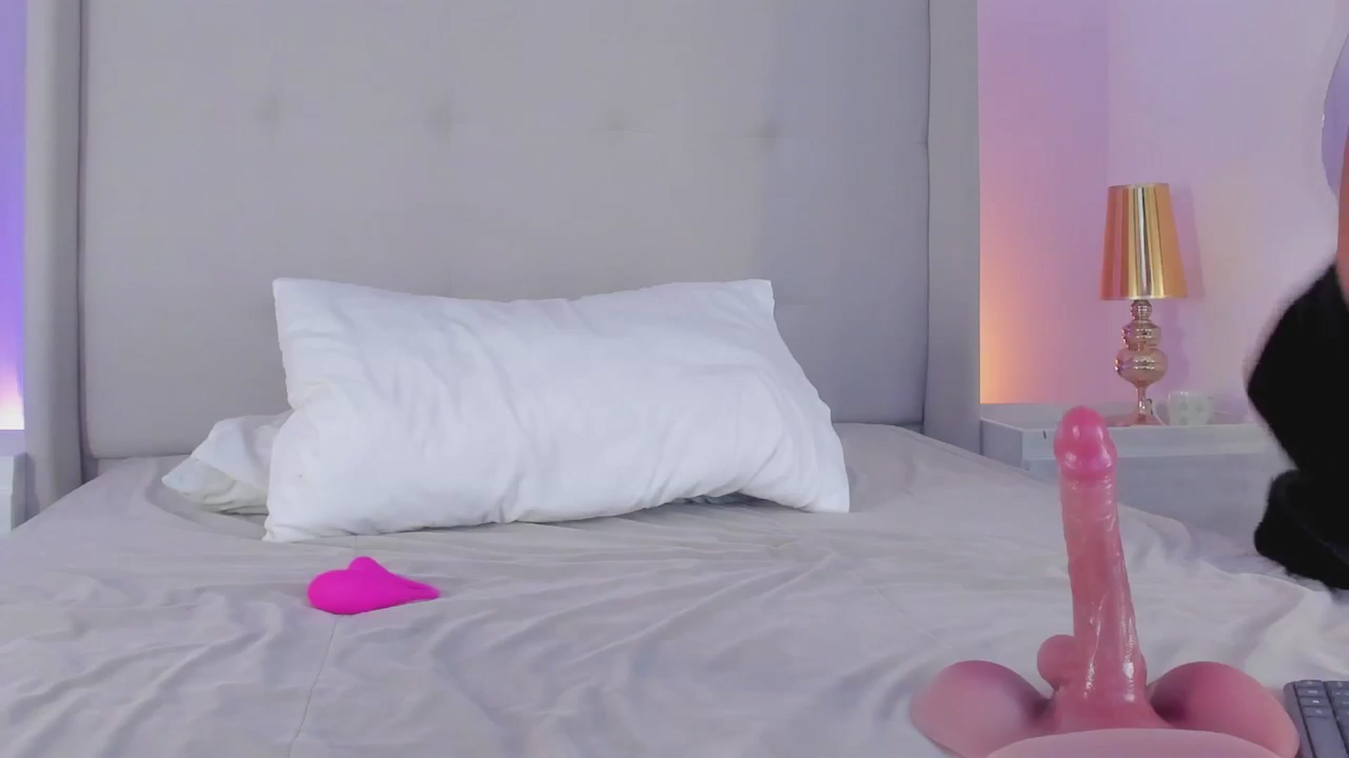 Gallery image thumbnail from valeriah_'s myfreecams stream on, 01/20/2026, 18:39 image 17 of 20
