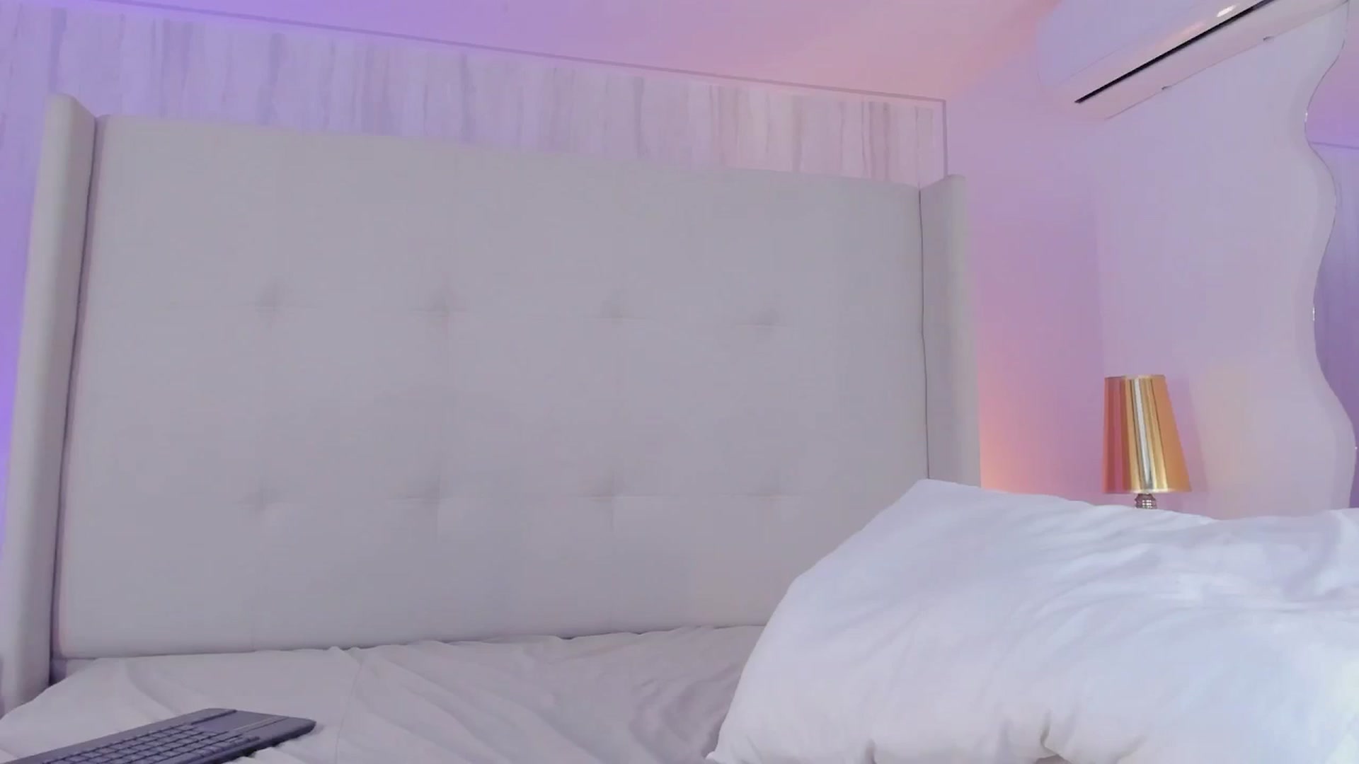 Gallery image thumbnail from valeriah_'s myfreecams stream on, 01/20/2026, 18:39 image 20 of 20