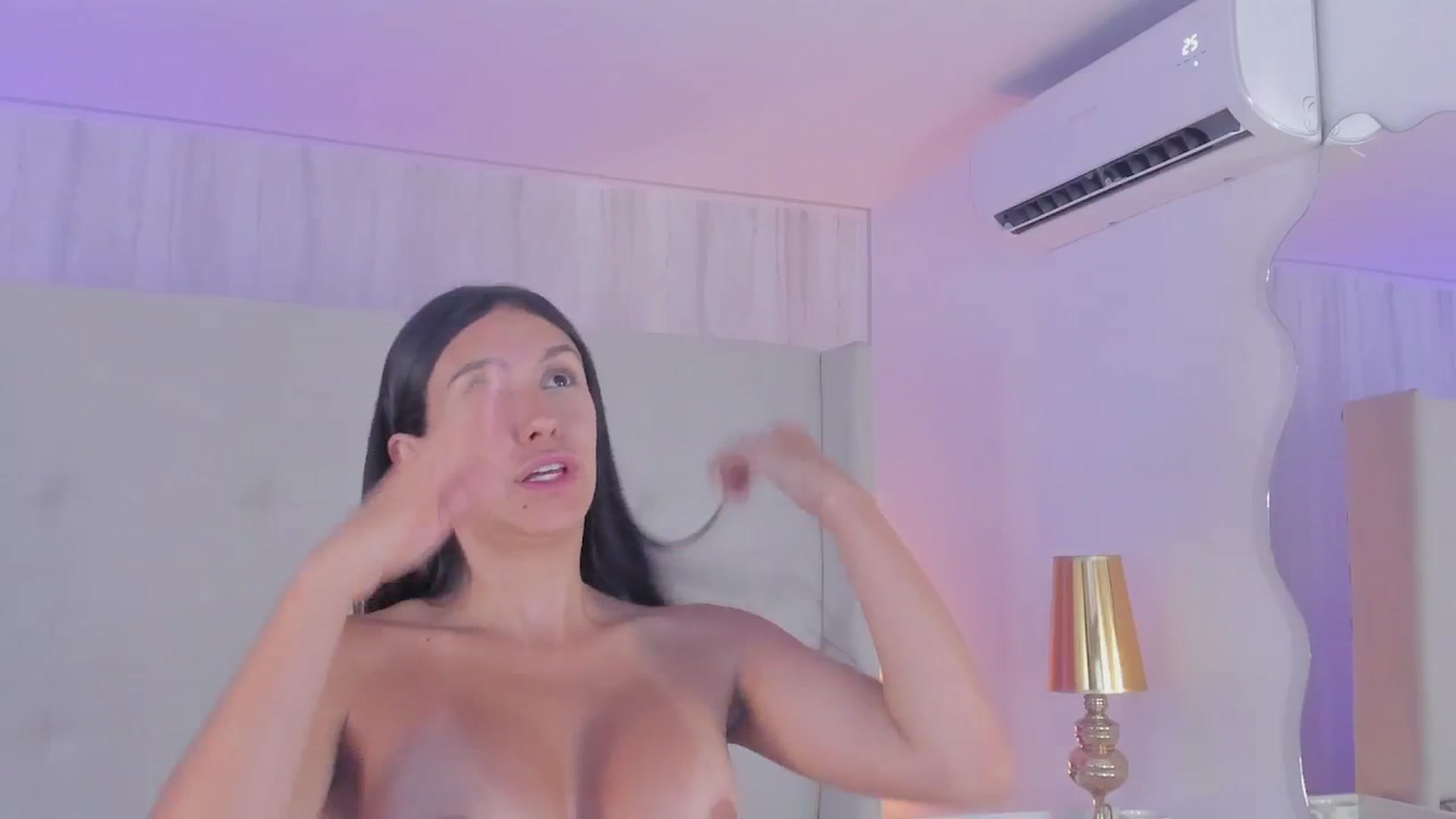 Gallery image thumbnail from valeriah_'s myfreecams stream on, 01/21/2026, 18:35 image 16 of 20
