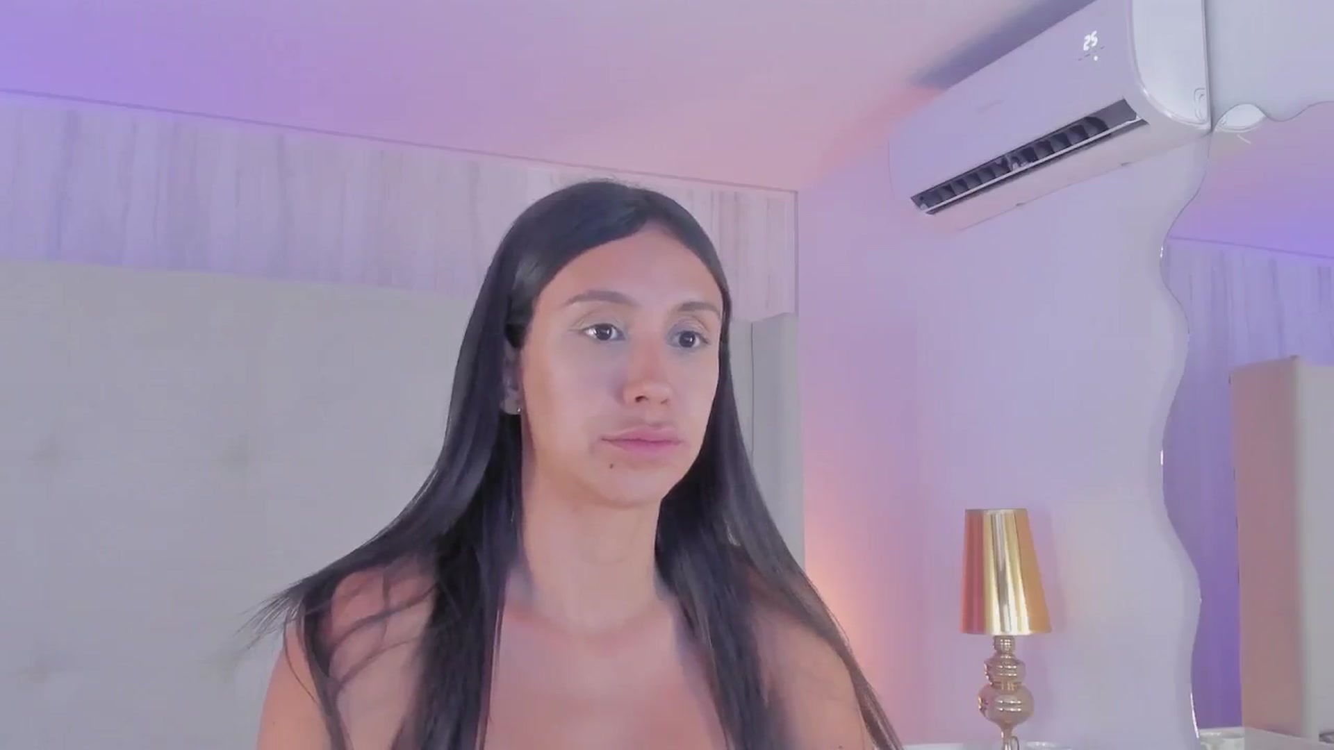 Gallery image thumbnail from valeriah_'s myfreecams stream on, 01/21/2026, 18:35 image 14 of 20