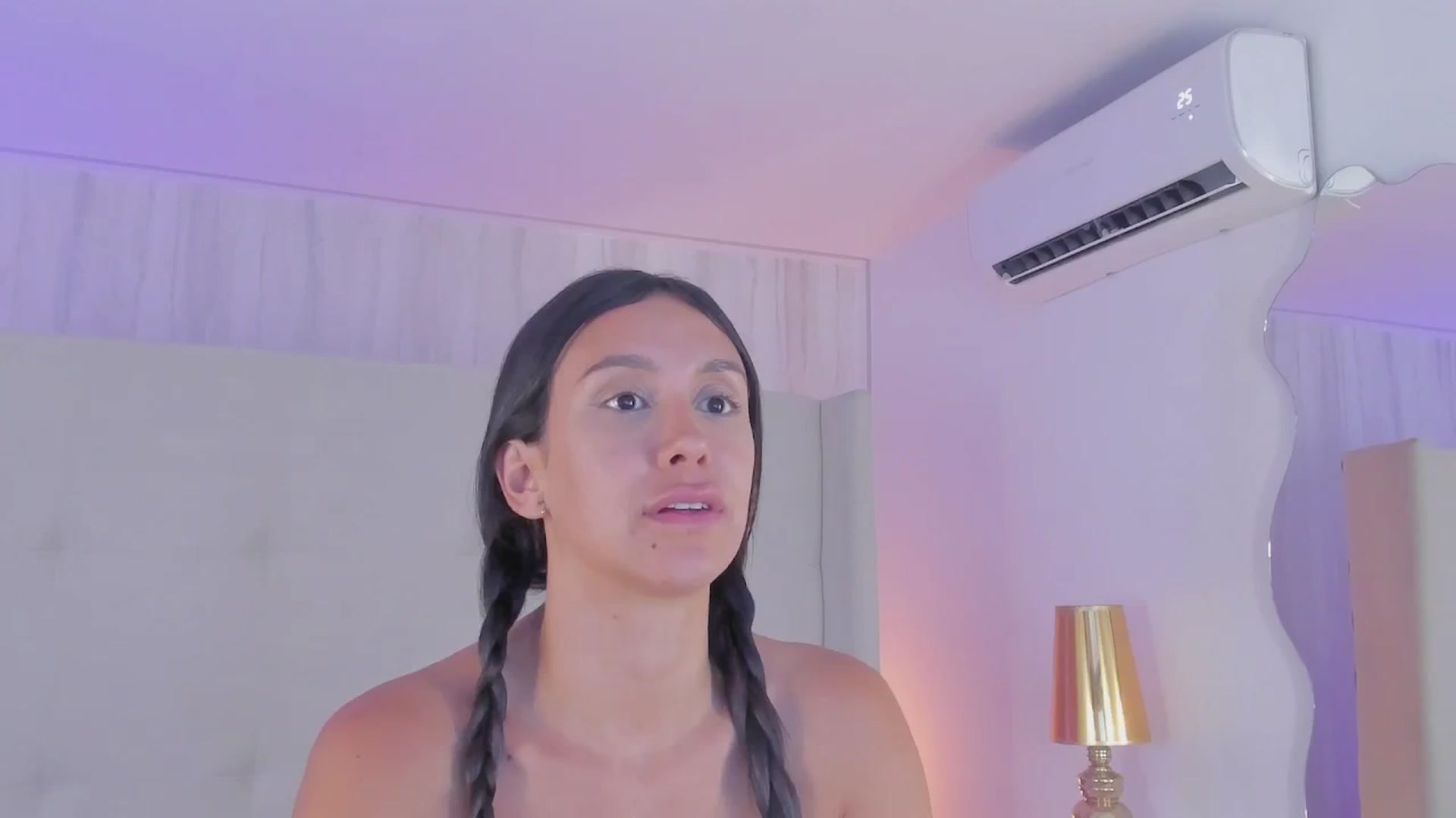 Gallery image thumbnail from valeriah_'s myfreecams stream on, 01/21/2026, 18:35 image 9 of 20
