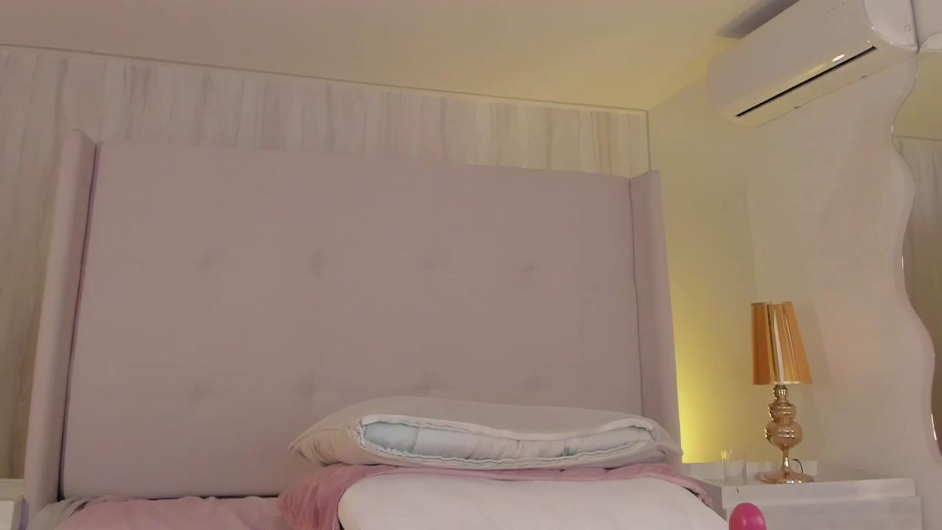 Gallery image thumbnail from valeriah_'s myfreecams stream on, 02/09/2026, 18:39 image 10 of 20