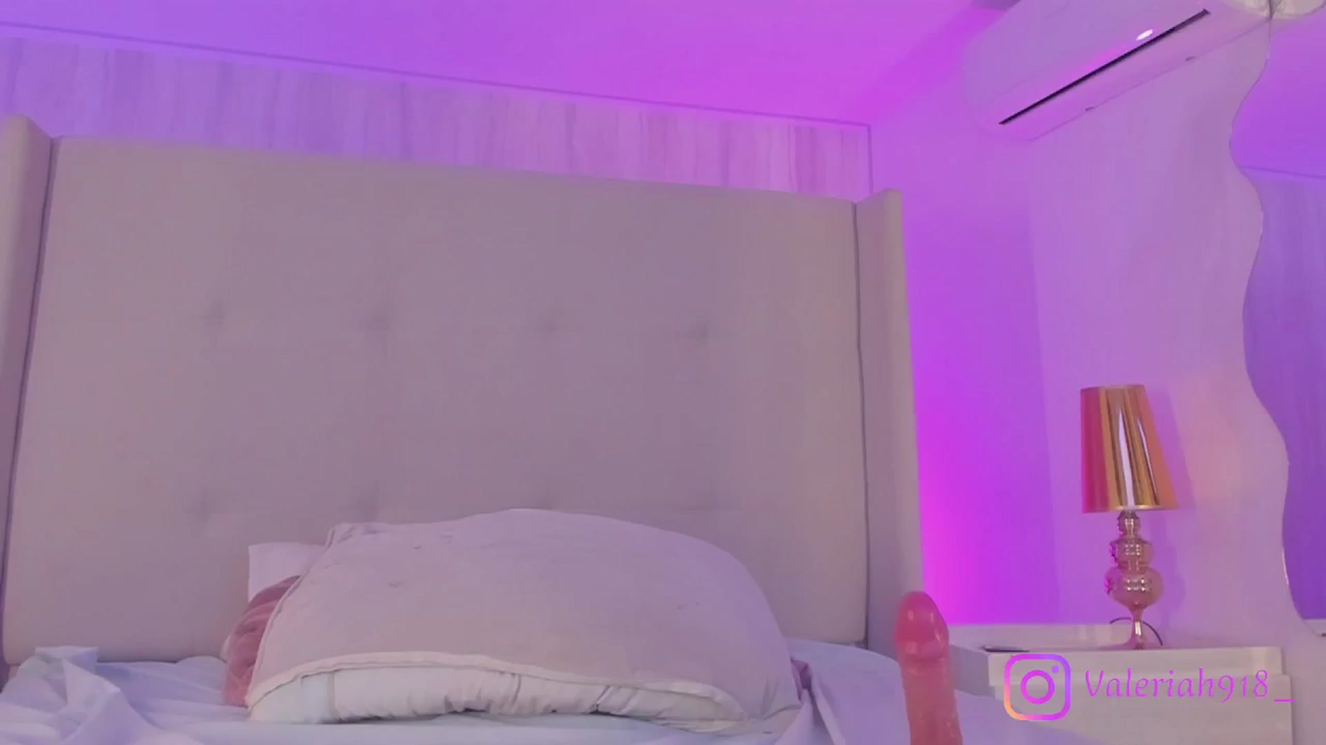 Gallery image thumbnail from valeriah_'s myfreecams stream on, 02/12/2026, 17:02 image 9 of 20