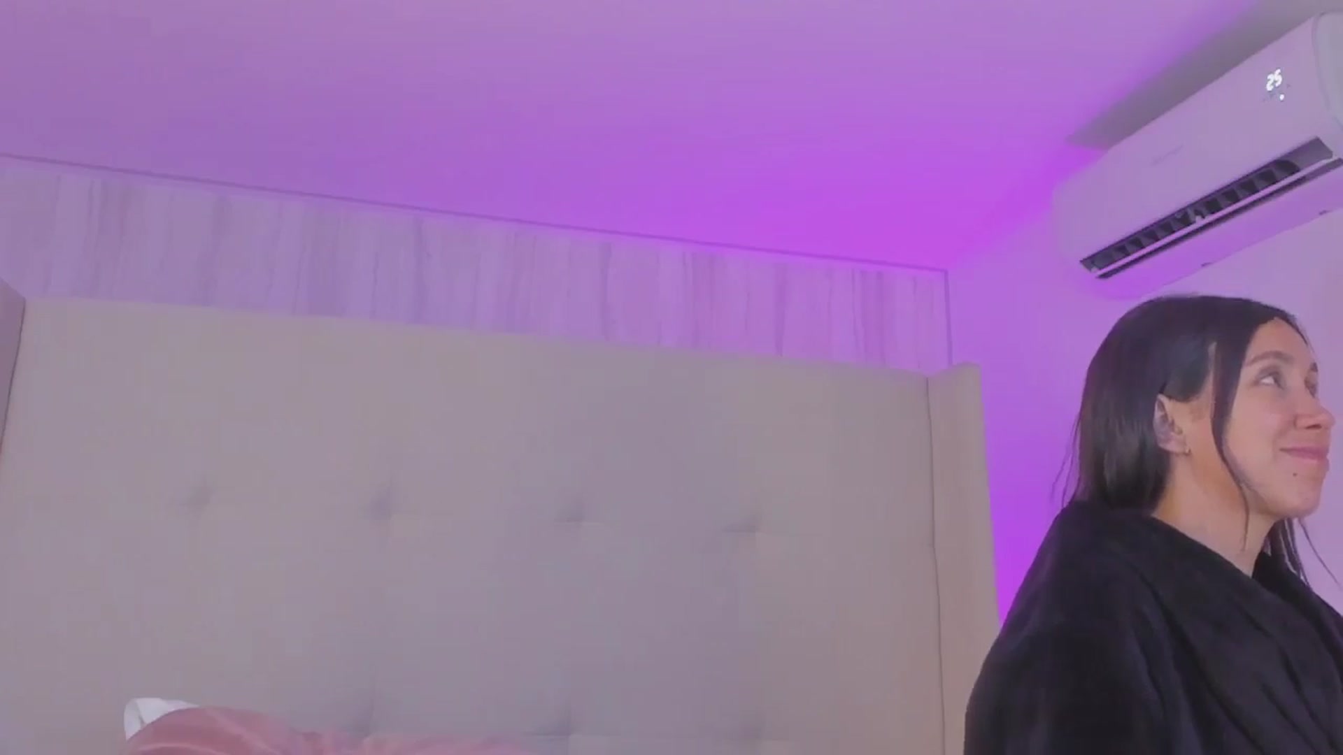 Gallery image thumbnail from valeriah_'s myfreecams stream on, 02/15/2026, 17:38 image 15 of 20