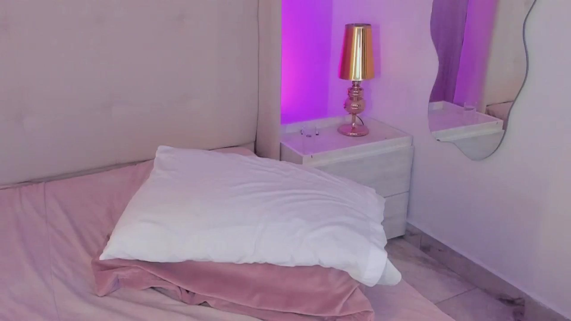 Gallery image thumbnail from valeriah_'s myfreecams stream on, 02/15/2026, 18:28 image 10 of 20
