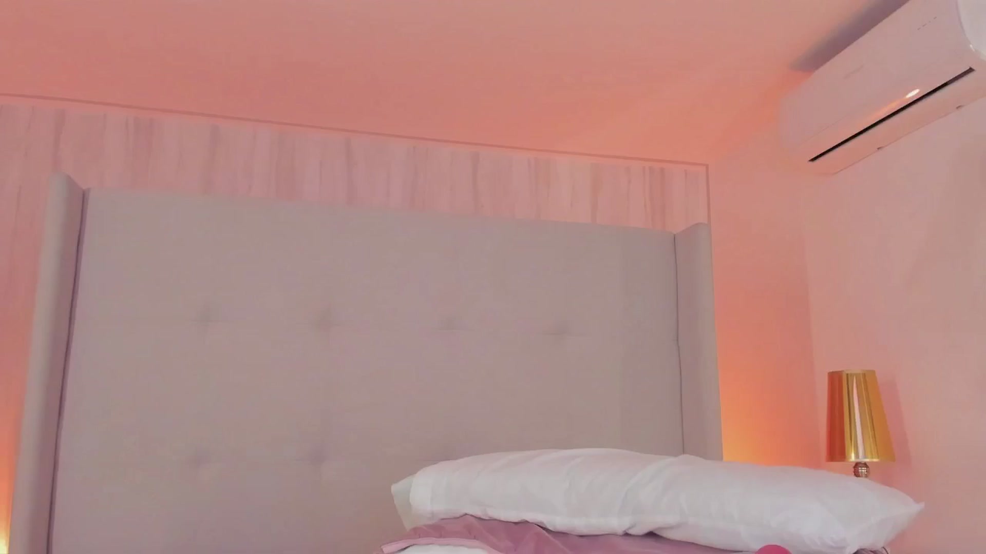 Gallery image thumbnail from valeriah_'s myfreecams stream on, 02/20/2026, 14:54 image 4 of 20