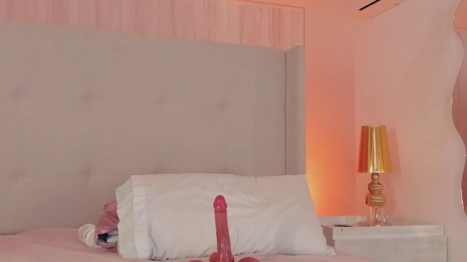 Gallery image thumbnail from valeriah_'s myfreecams stream on, 02/20/2026, 18:10 image 15 of 20