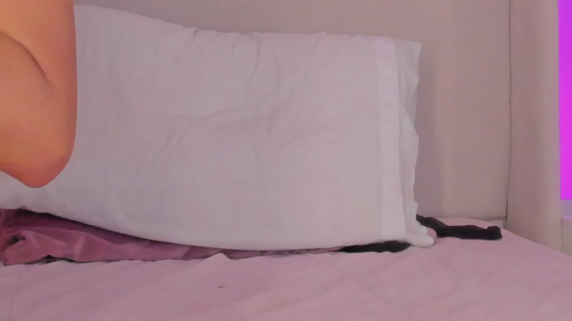 Gallery image thumbnail from valeriah_'s myfreecams stream on, 02/21/2026, 16:45 image 3 of 20