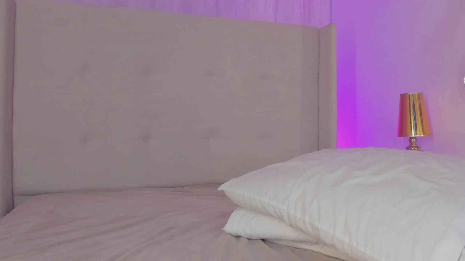 Gallery image thumbnail from valeriah_'s myfreecams stream on, 02/27/2026, 18:43 image 1 of 20