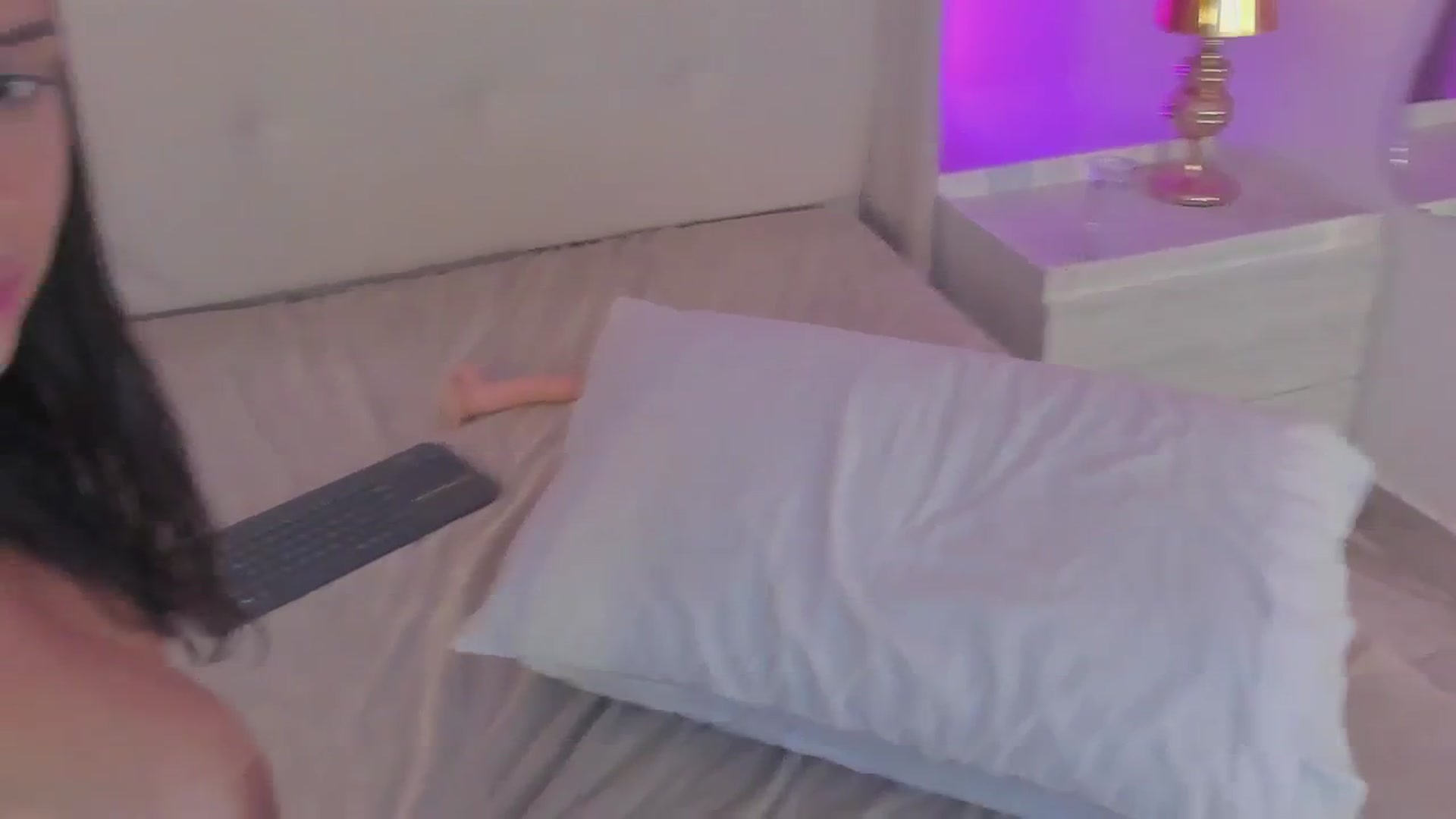 Gallery image thumbnail from valeriah_'s myfreecams stream on, 02/27/2026, 18:43 image 18 of 20