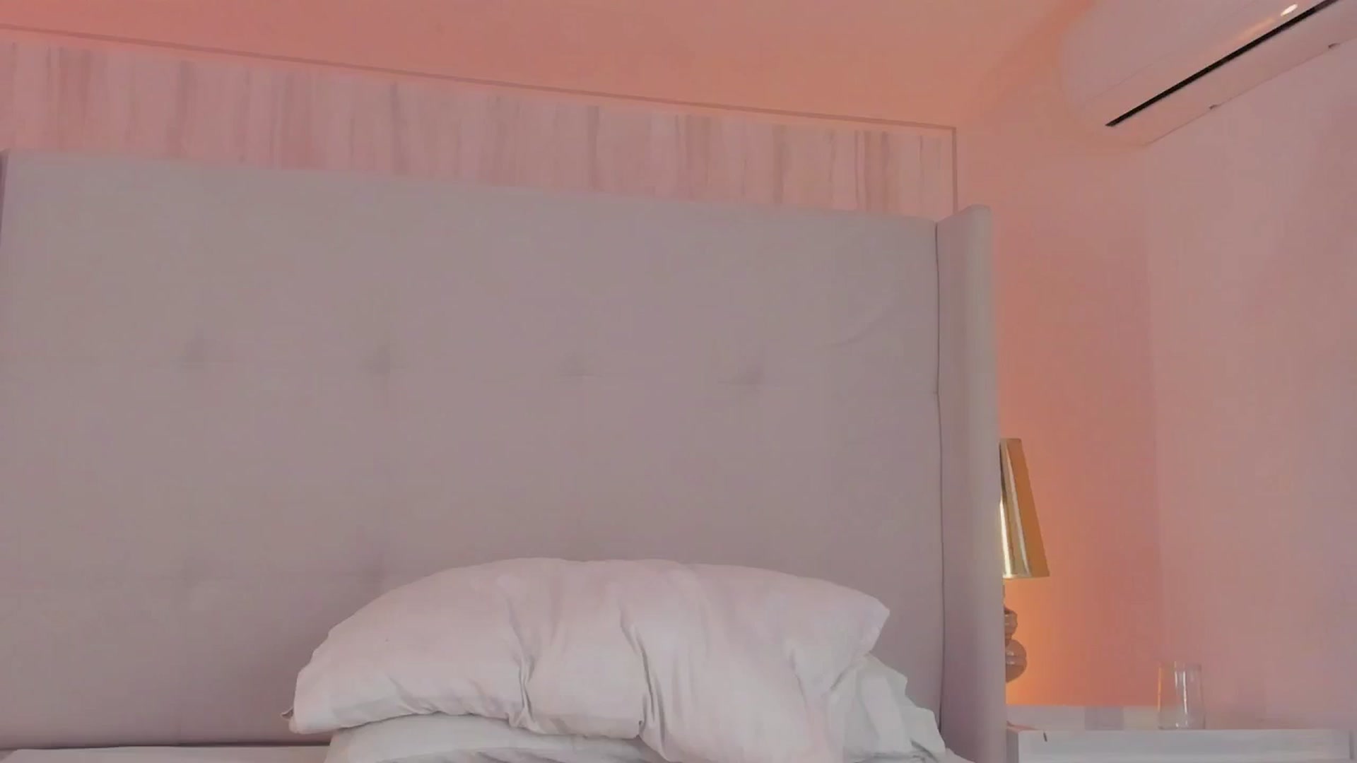 Gallery image thumbnail from valeriah_'s myfreecams stream on, 03/11/2026, 16:13 image 19 of 20