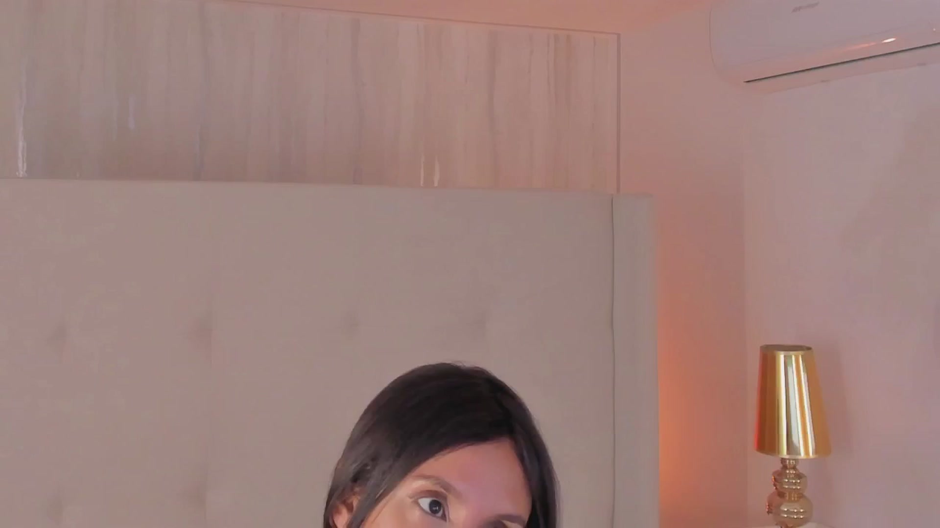 Gallery image thumbnail from valeriah_'s myfreecams stream on, 03/12/2026, 18:37 image 13 of 20