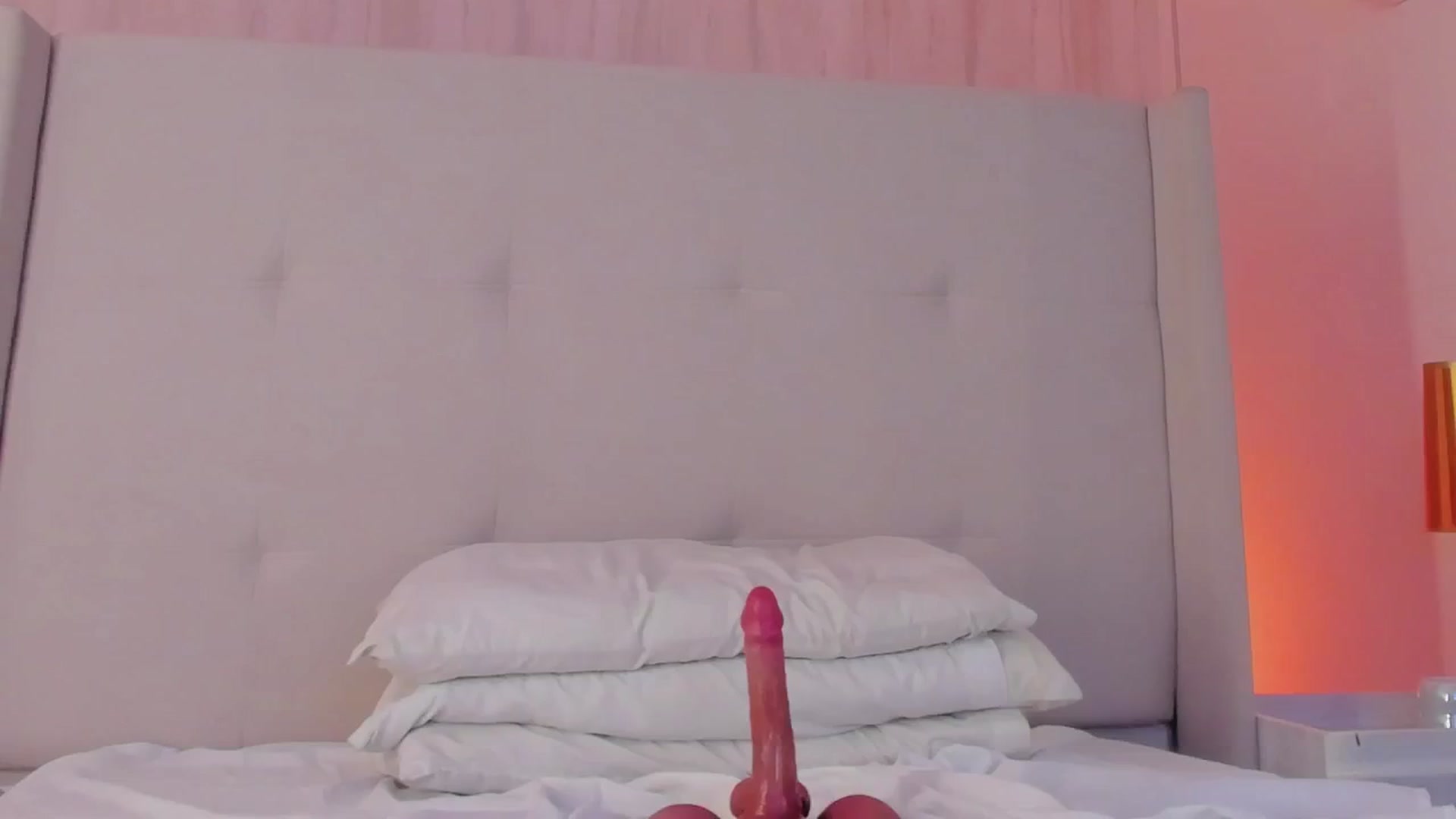 Gallery image thumbnail from valeriah_'s myfreecams stream on, 03/26/2026, 18:03 image 4 of 20