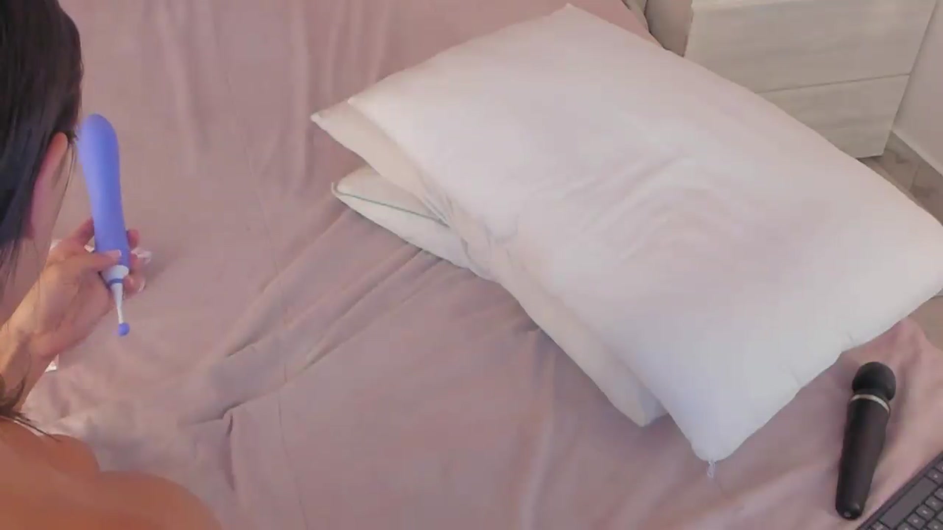 Gallery image thumbnail from valeriah_'s myfreecams stream on, 06/01/2026, 18:54 image 9 of 20