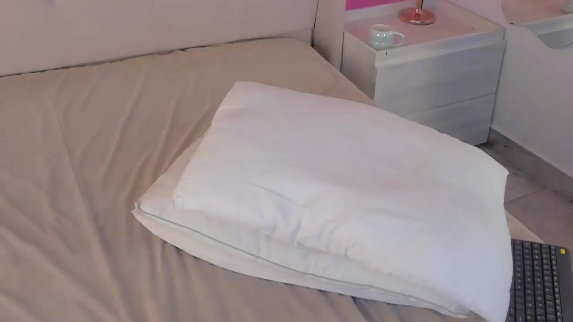 Gallery image thumbnail from valeriah_'s myfreecams stream on, 06/05/2026, 16:04 image 5 of 20