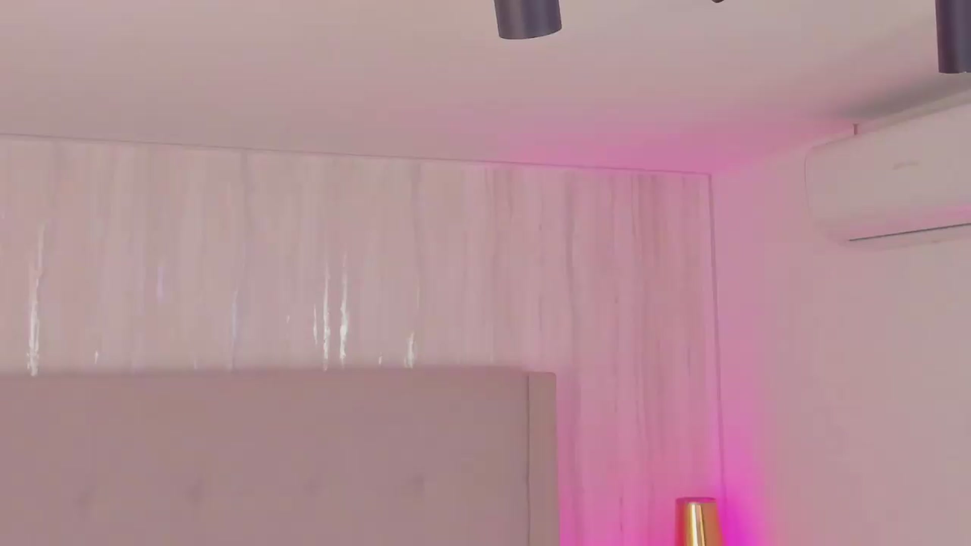 Gallery image thumbnail from valeriah_'s myfreecams stream on, 06/19/2026, 18:36 image 20 of 20