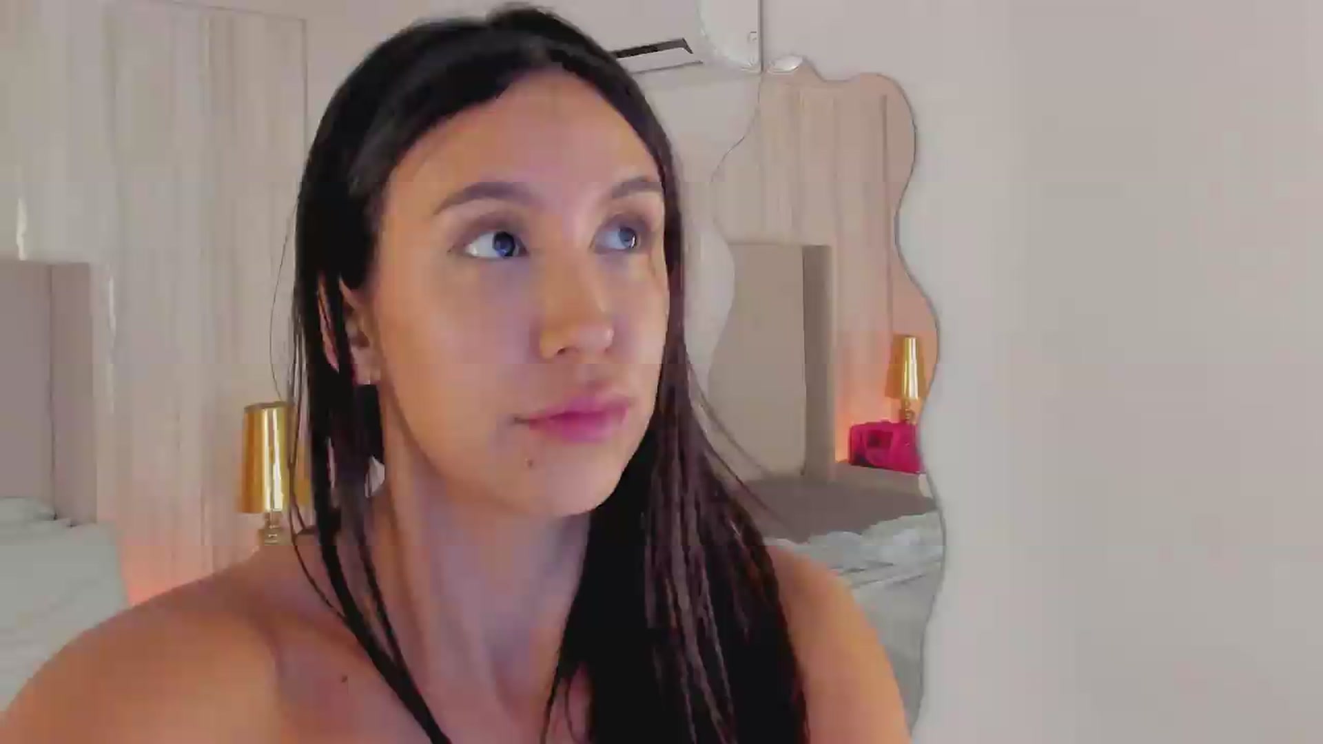 Gallery image thumbnail from valeriah_'s myfreecams stream on, 07/29/2026, 18:16 image 19 of 20