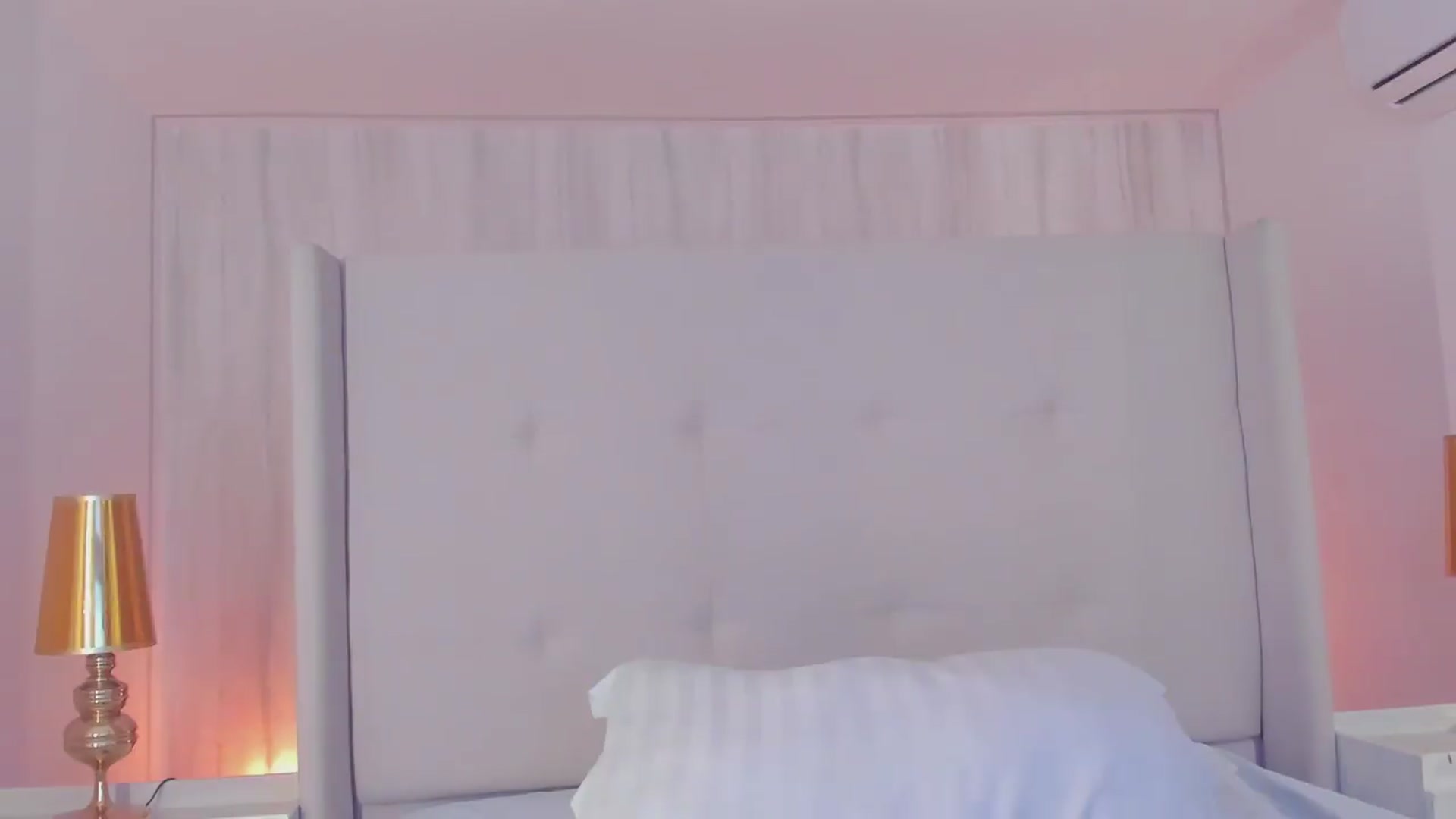 Gallery image thumbnail from valeriah_'s myfreecams stream on, 07/30/2026, 18:15 image 2 of 20