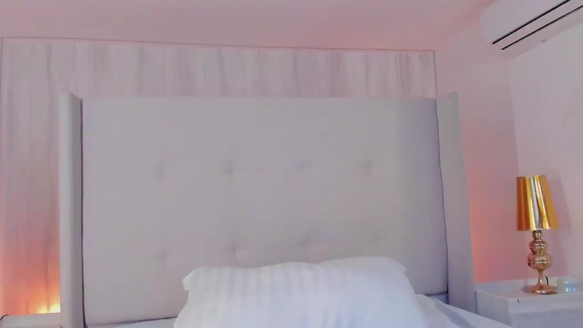 Gallery image thumbnail from valeriah_'s myfreecams stream on, 07/30/2026, 18:15 image 1 of 20