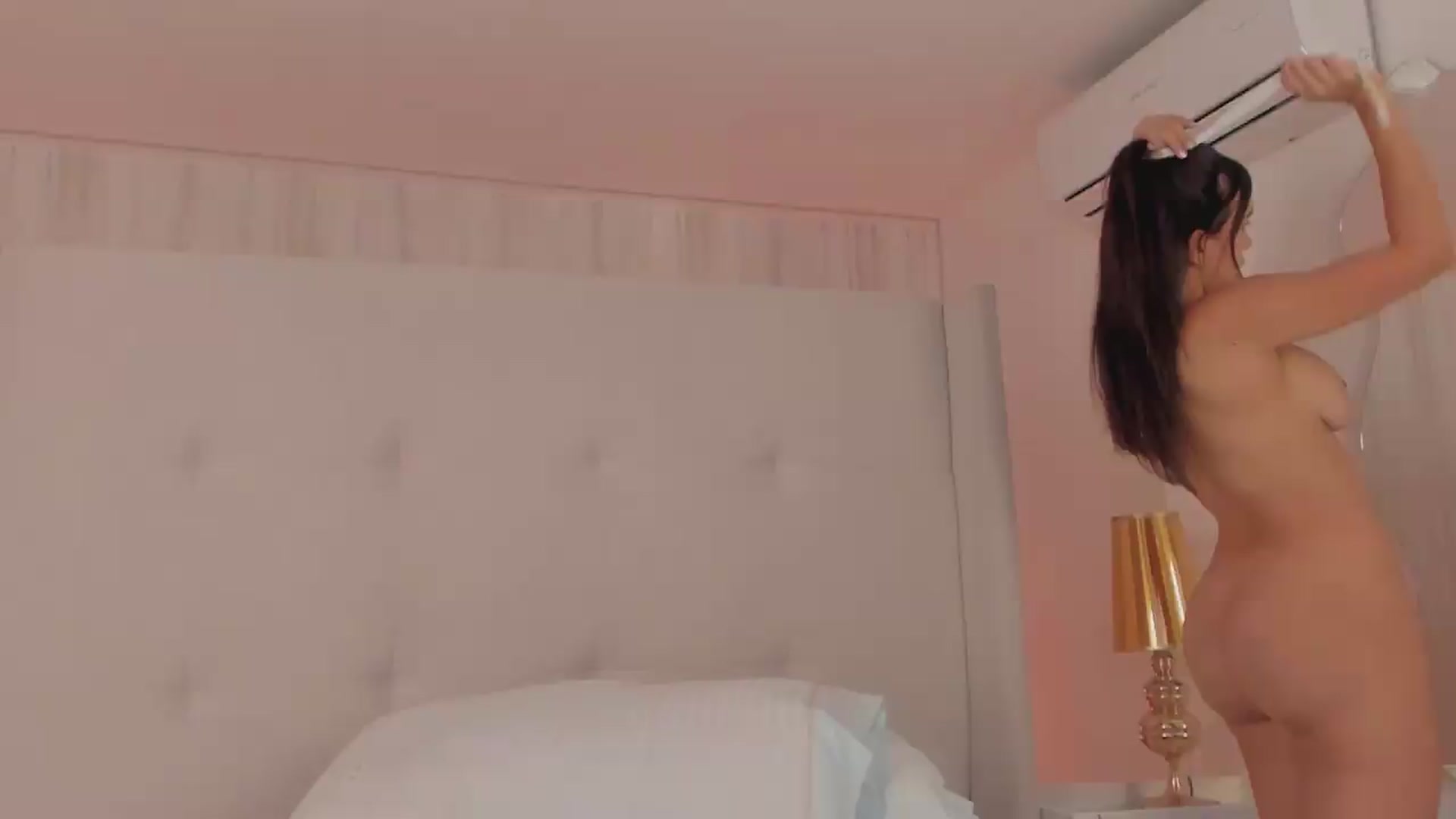 Gallery image thumbnail from valeriah_'s myfreecams stream on, 07/31/2026, 17:45 image 7 of 20