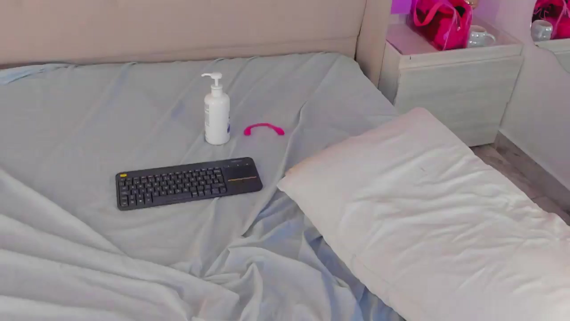 Gallery image thumbnail from valeriah_'s myfreecams stream on, 09/07/2026, 18:25 image 14 of 20