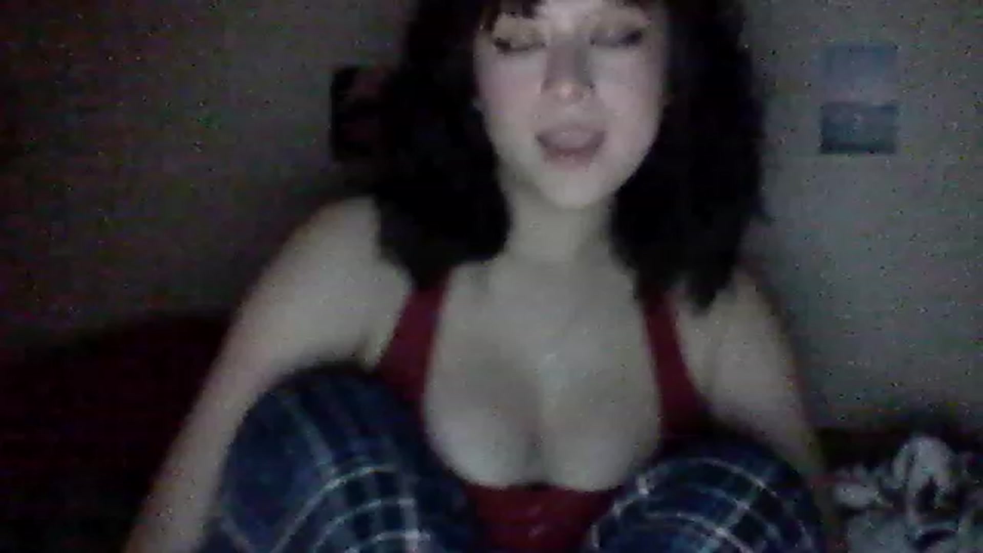 Gallery image thumbnail from valpal000's myfreecams stream on, 12/01/2022, 14:41 image 17 of 20