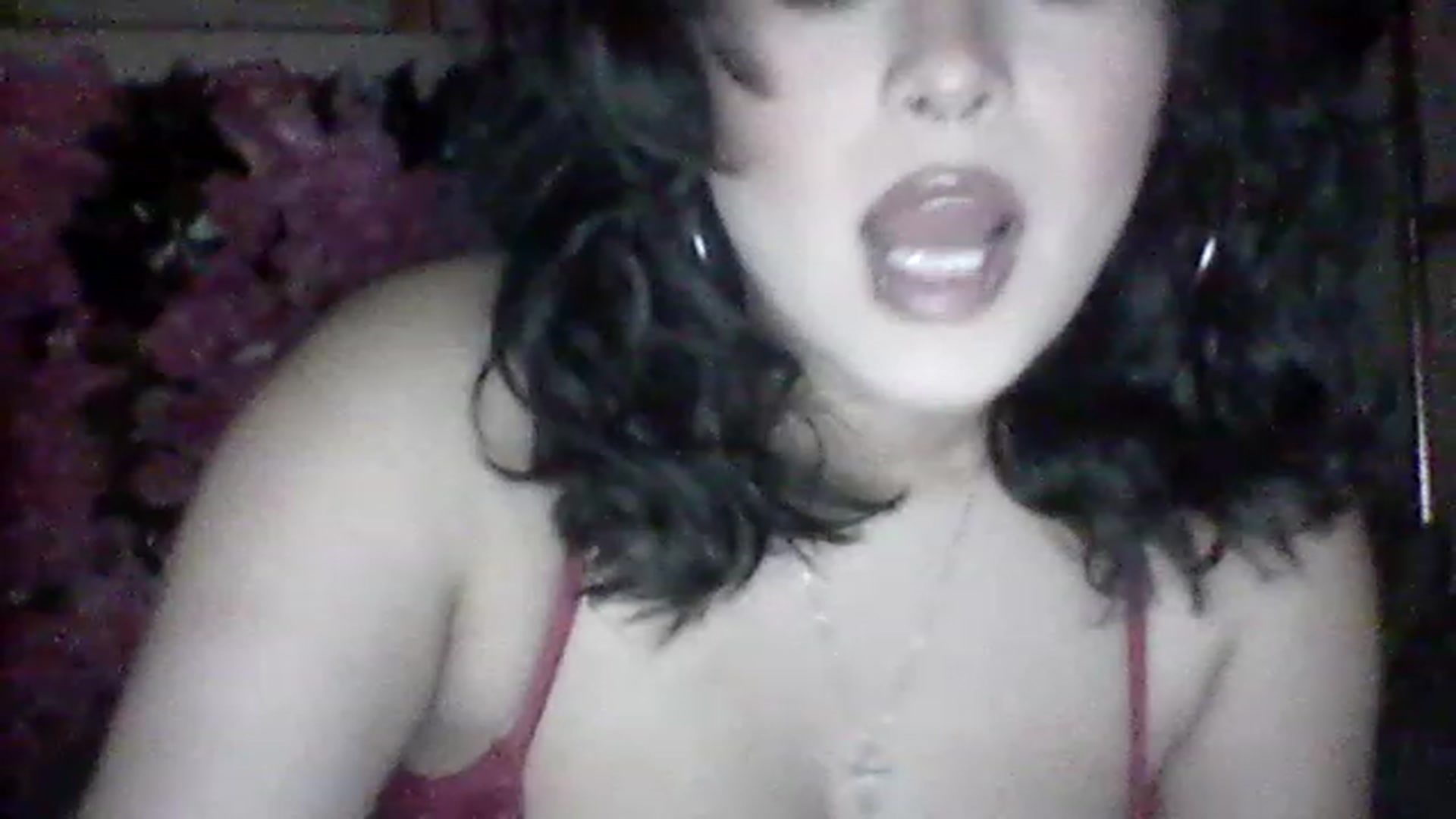 Gallery image thumbnail from valpal000's myfreecams stream on, 12/08/2022, 10:11 image 5 of 20