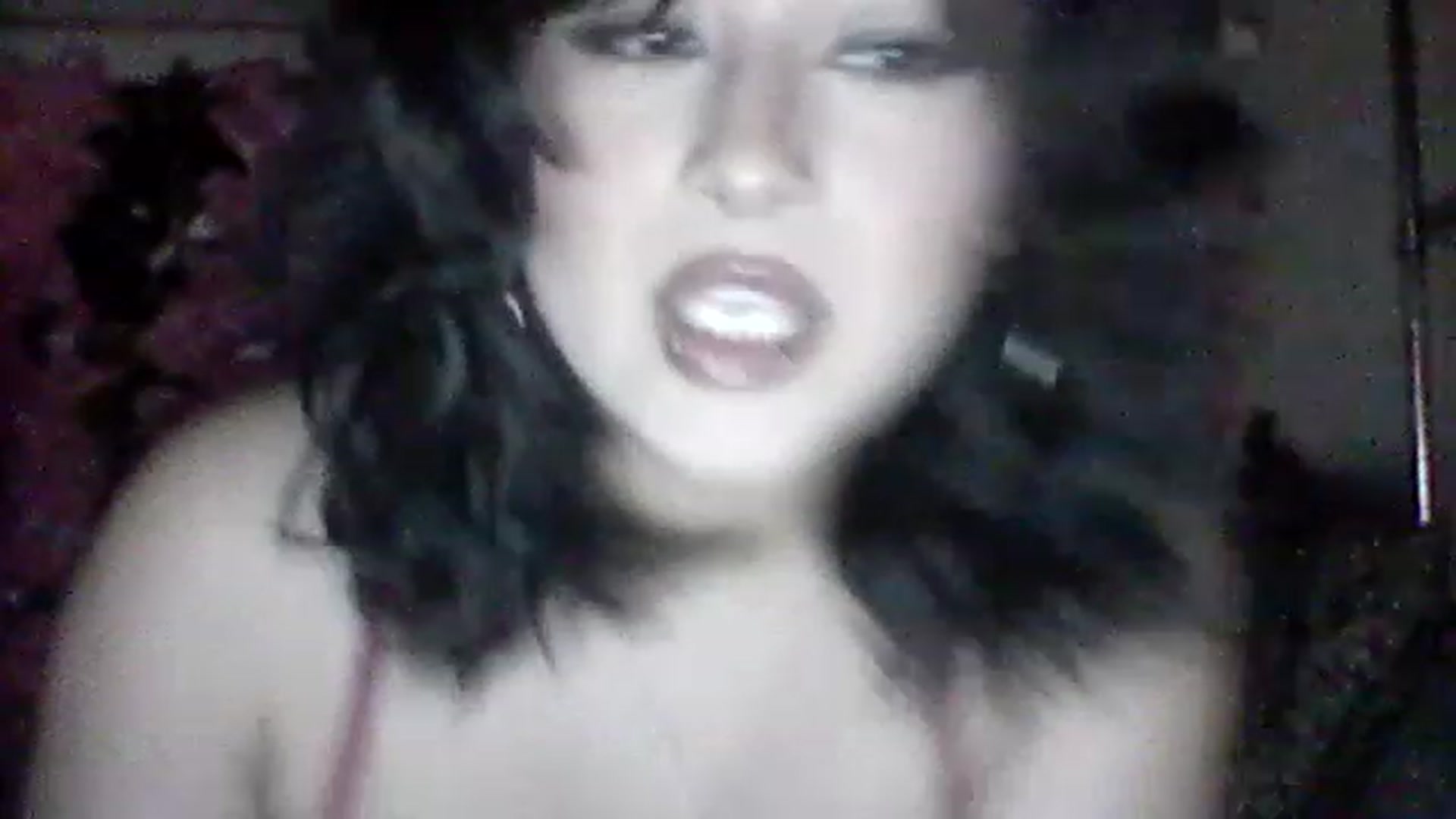 Gallery image thumbnail from valpal000's myfreecams stream on, 12/08/2022, 10:11 image 4 of 20