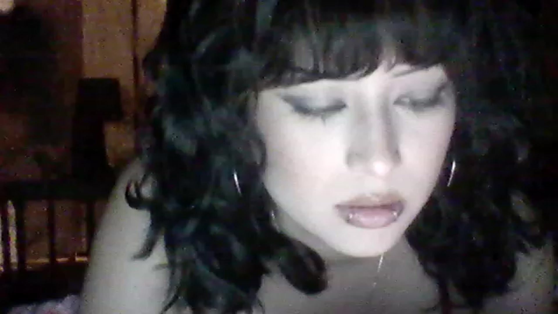 Gallery image thumbnail from valpal000's myfreecams stream on, 12/08/2022, 10:11 image 20 of 20