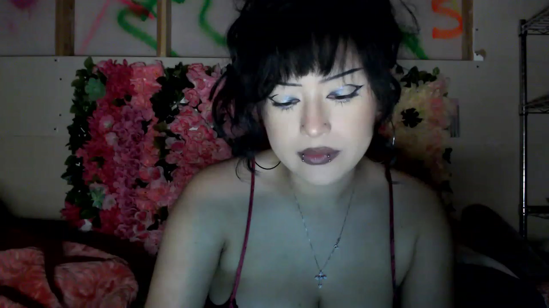 Gallery image thumbnail from valpal000's myfreecams stream on, 12/11/2022, 13:23 image 2 of 20