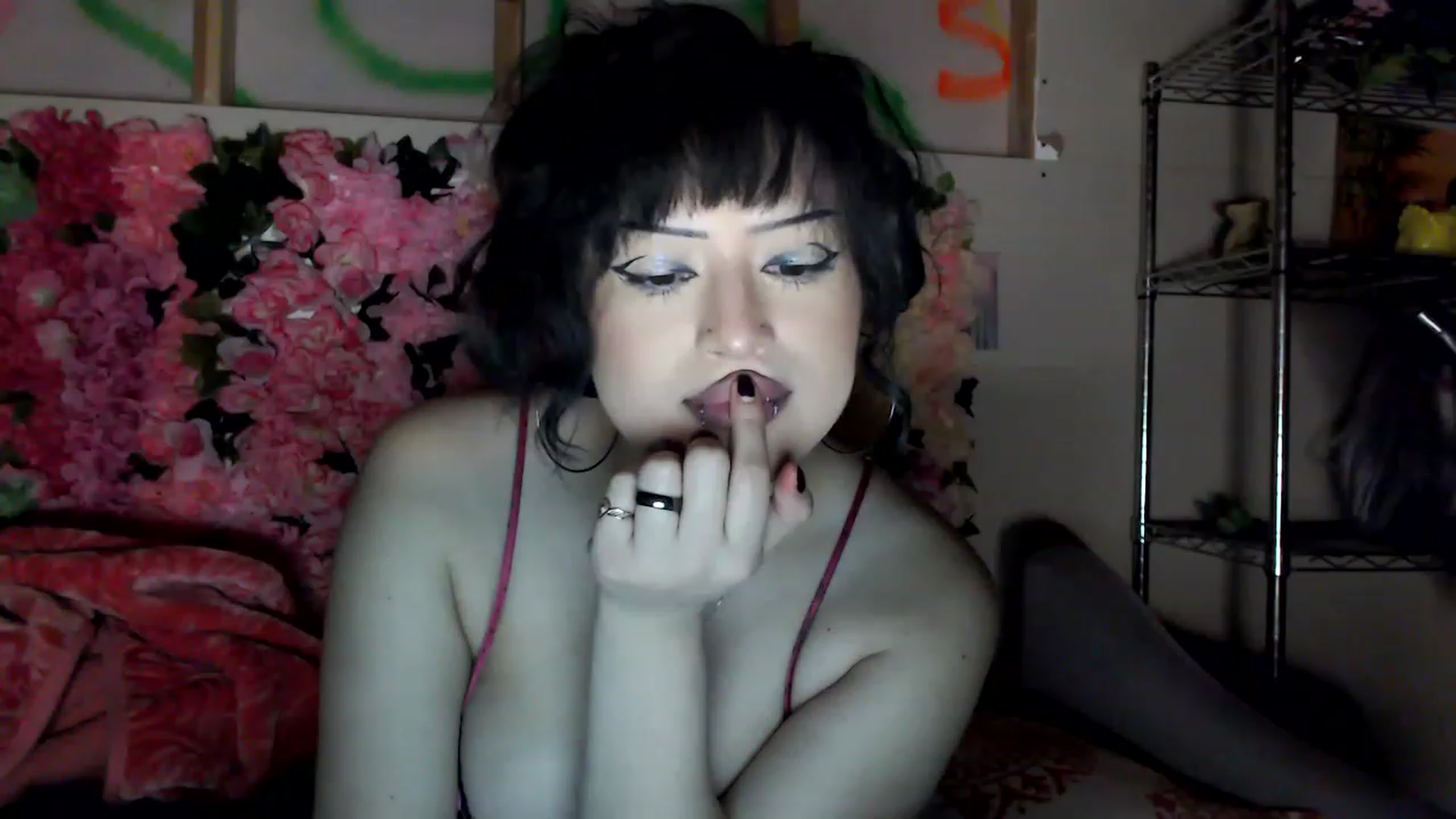 Gallery image thumbnail from valpal000's myfreecams stream on, 12/11/2022, 13:46 image 10 of 20