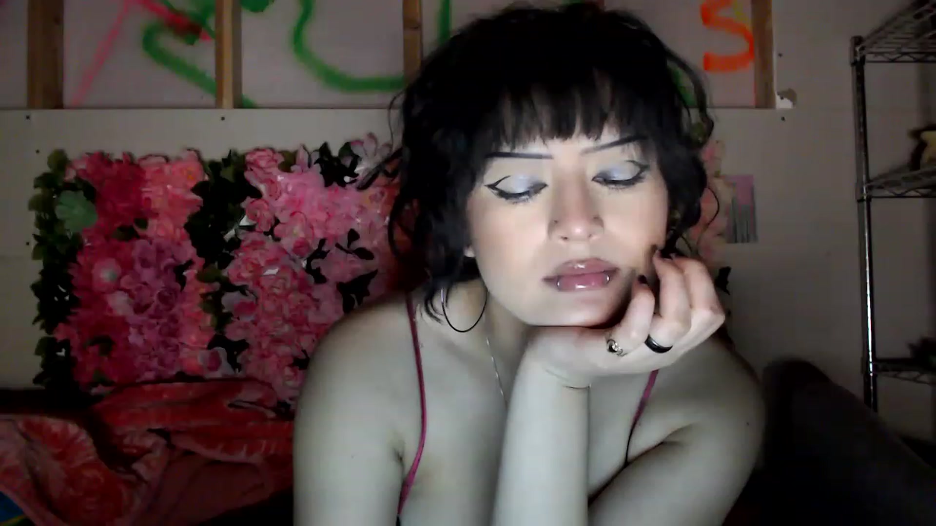 Gallery image thumbnail from valpal000's myfreecams stream on, 12/11/2022, 15:39 image 10 of 20
