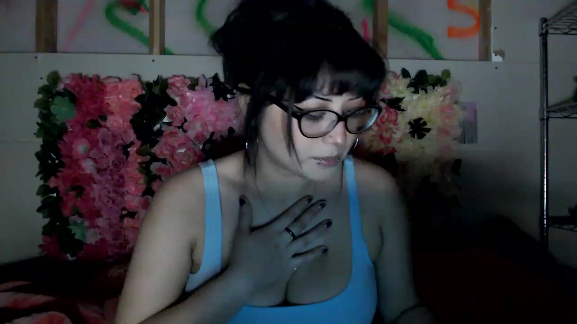 Gallery image thumbnail from valpal000's myfreecams stream on, 12/12/2022, 09:29 image 4 of 20