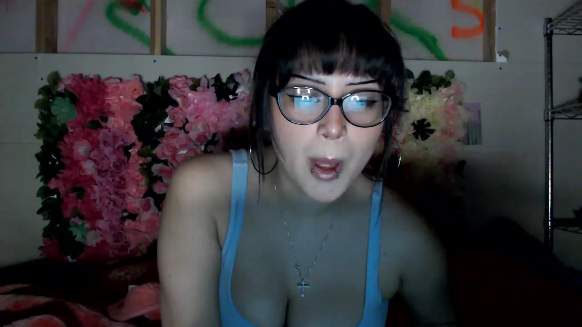 Gallery image thumbnail from valpal000's myfreecams stream on, 12/12/2022, 09:29 image 3 of 20