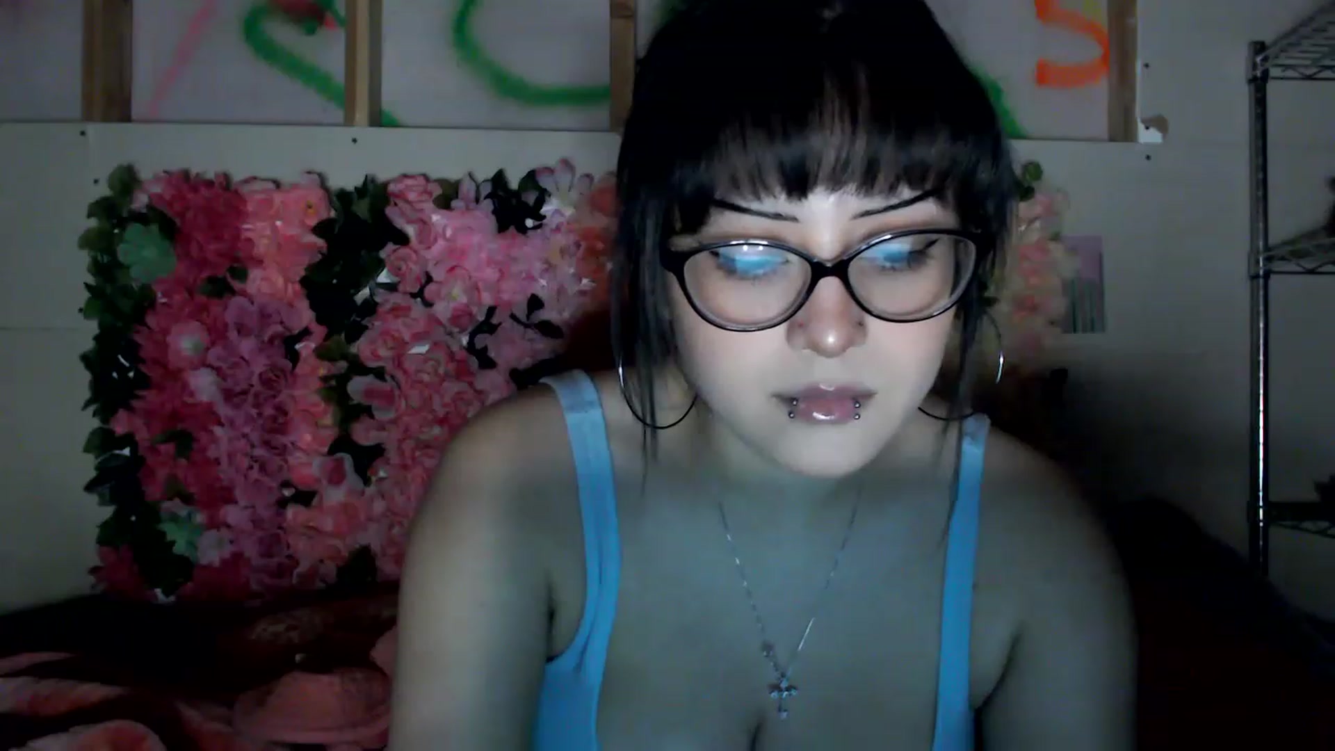 Gallery image thumbnail from valpal000's myfreecams stream on, 12/12/2022, 09:29 image 6 of 20
