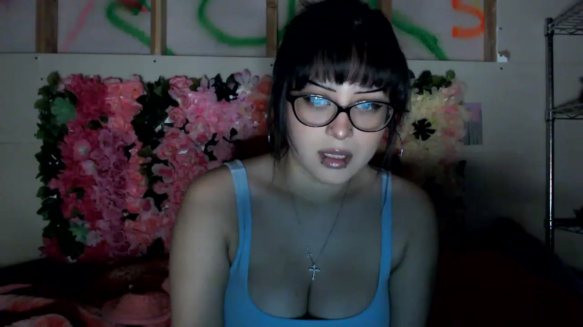 Gallery image thumbnail from valpal000's myfreecams stream on, 12/12/2022, 09:29 image 7 of 20