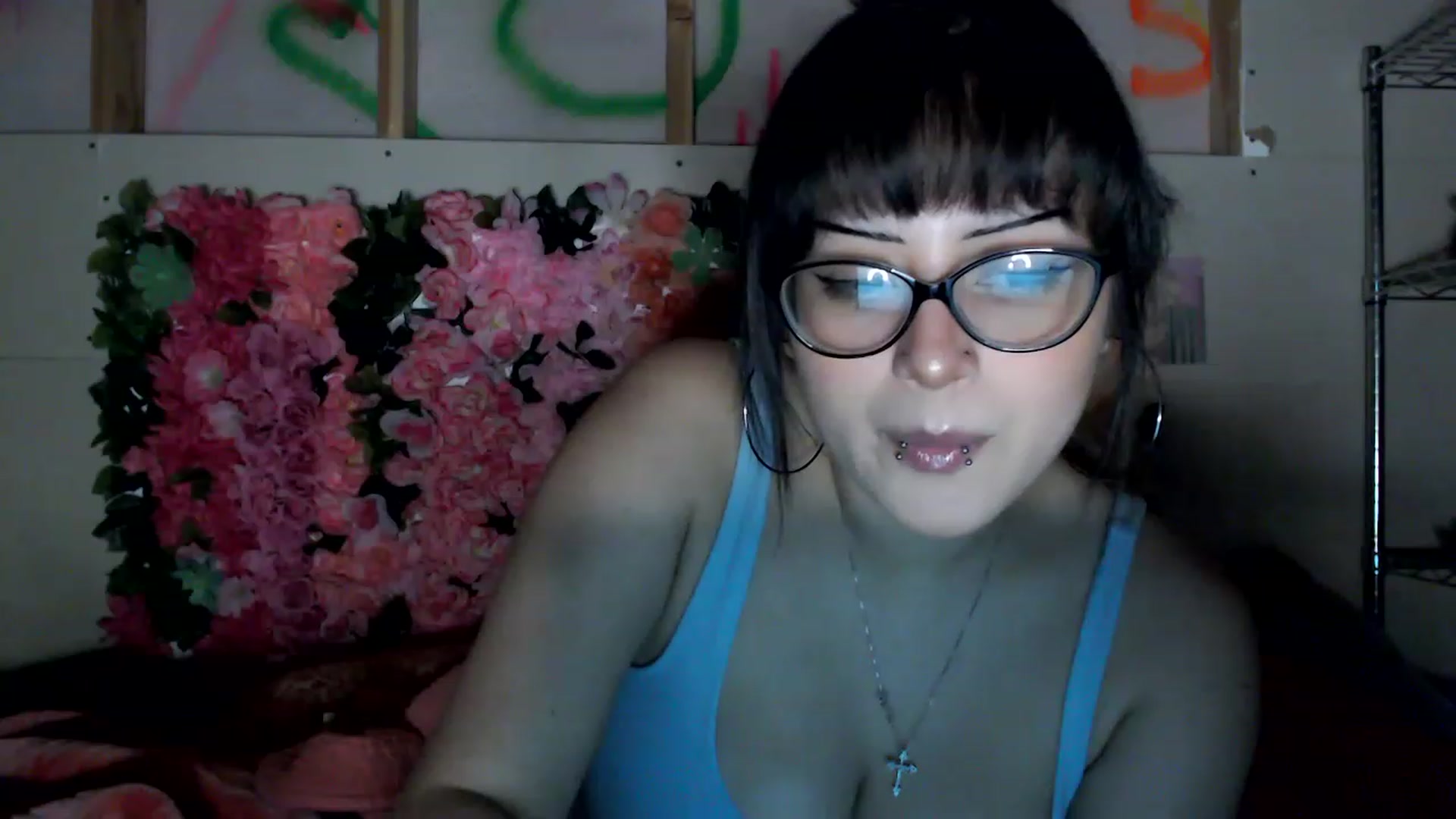 Gallery image thumbnail from valpal000's myfreecams stream on, 12/12/2022, 09:29 image 9 of 20