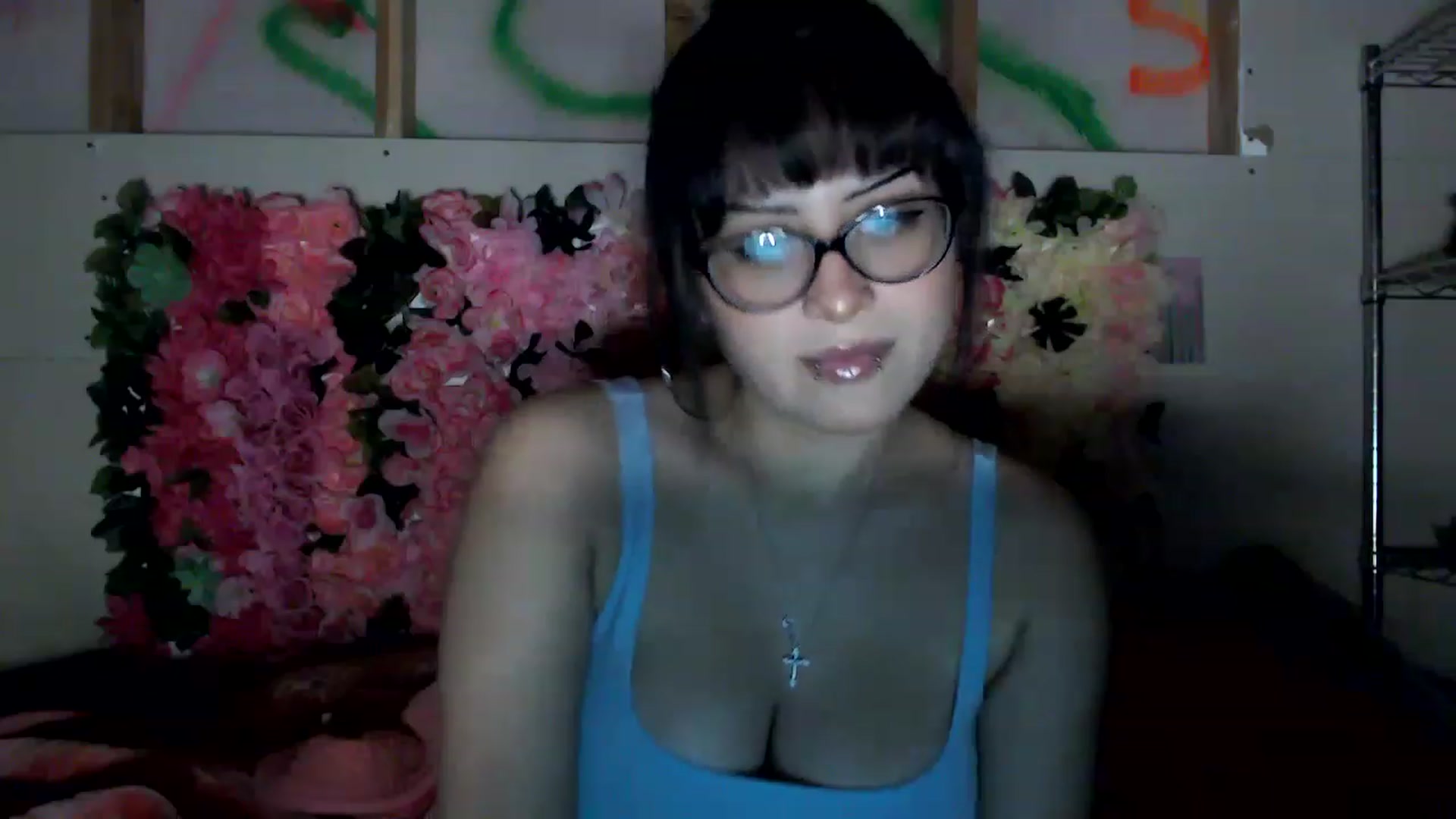 Gallery image thumbnail from valpal000's myfreecams stream on, 12/12/2022, 09:29 image 8 of 20