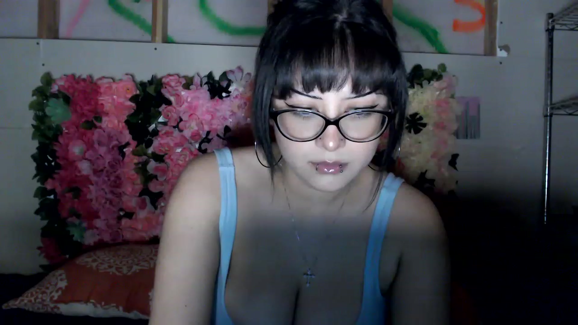 Gallery image thumbnail from valpal000's myfreecams stream on, 12/12/2022, 12:01 image 10 of 20