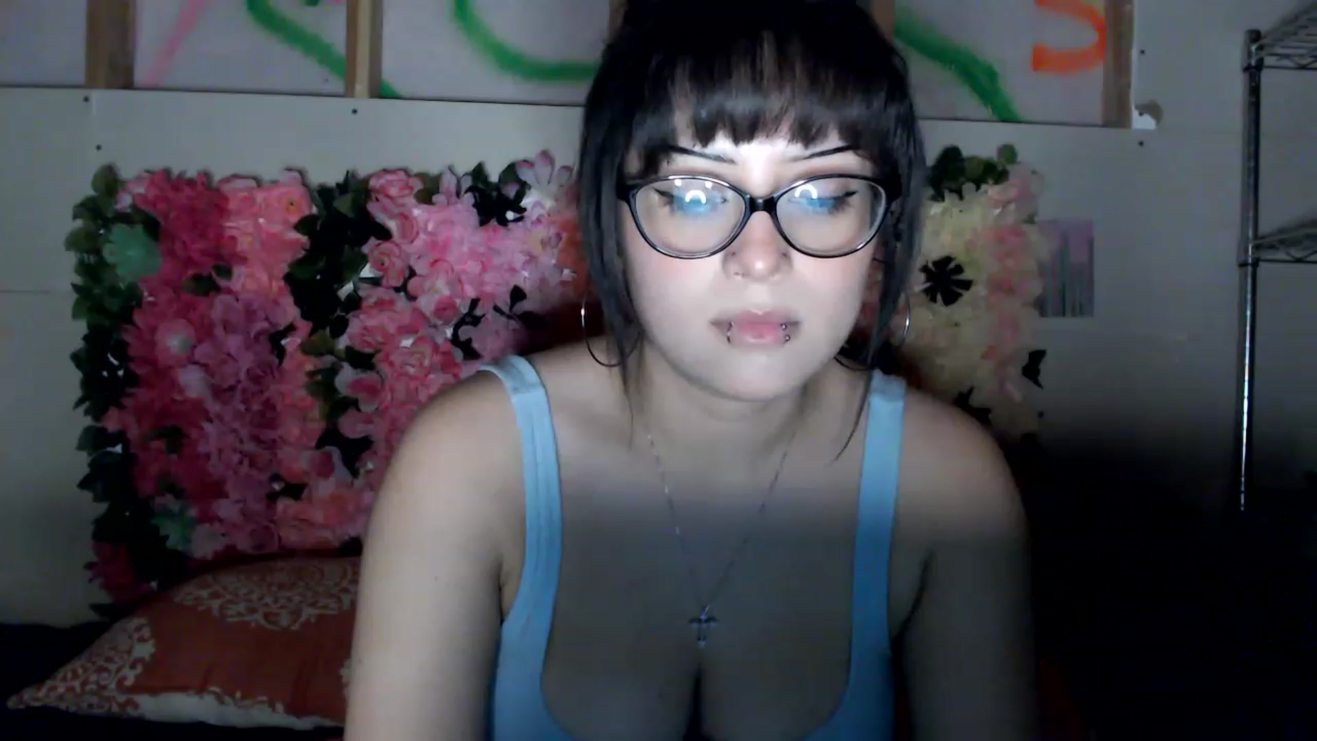 Gallery image thumbnail from valpal000's myfreecams stream on, 12/12/2022, 12:01 image 6 of 20