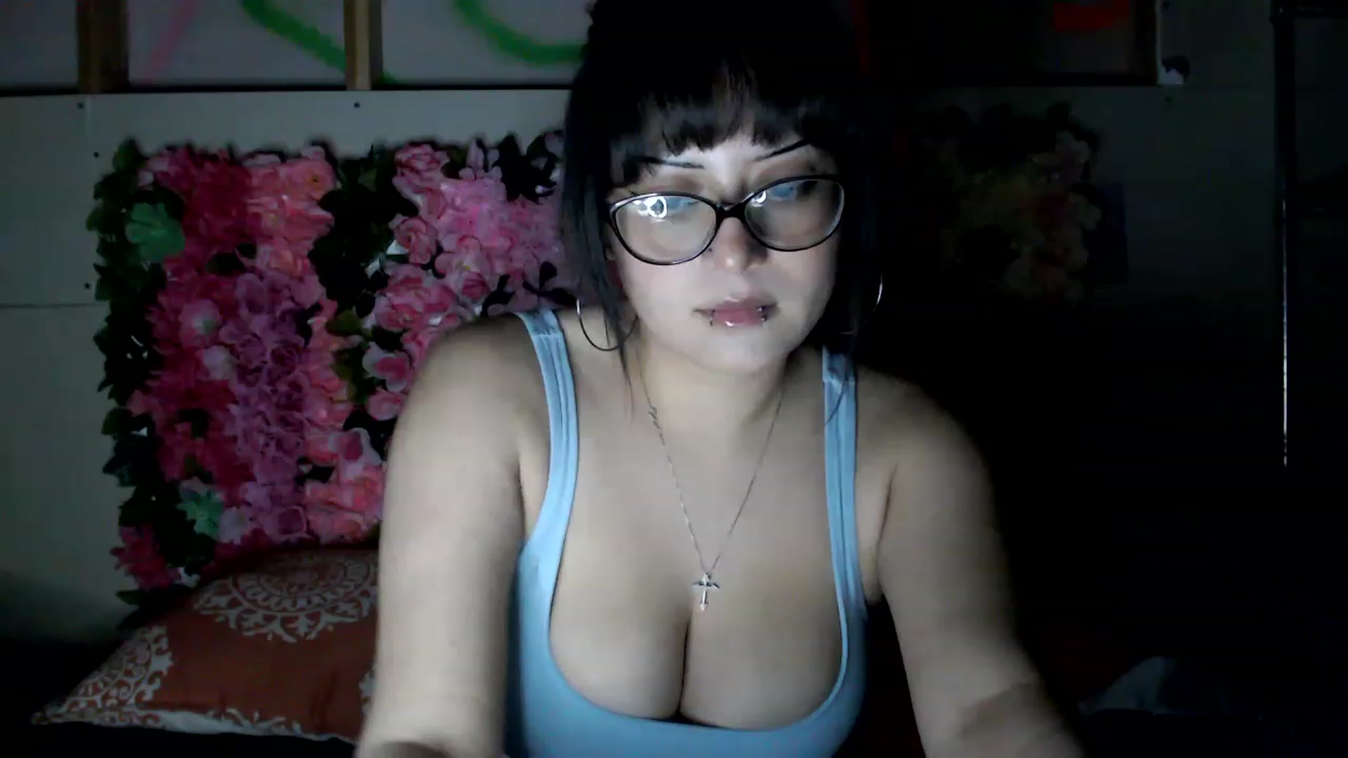 Gallery image thumbnail from valpal000's myfreecams stream on, 12/12/2022, 12:01 image 20 of 20