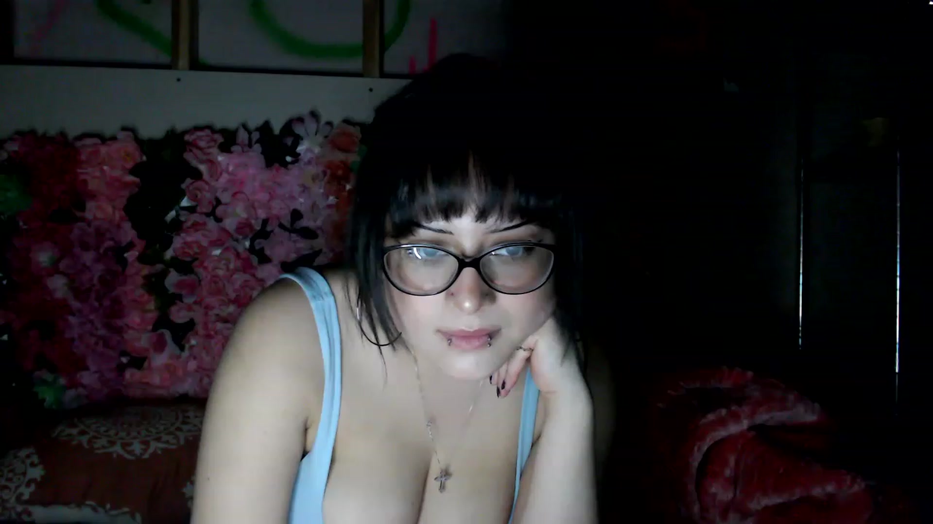 Gallery image thumbnail from valpal000's myfreecams stream on, 12/12/2022, 13:17 image 19 of 20