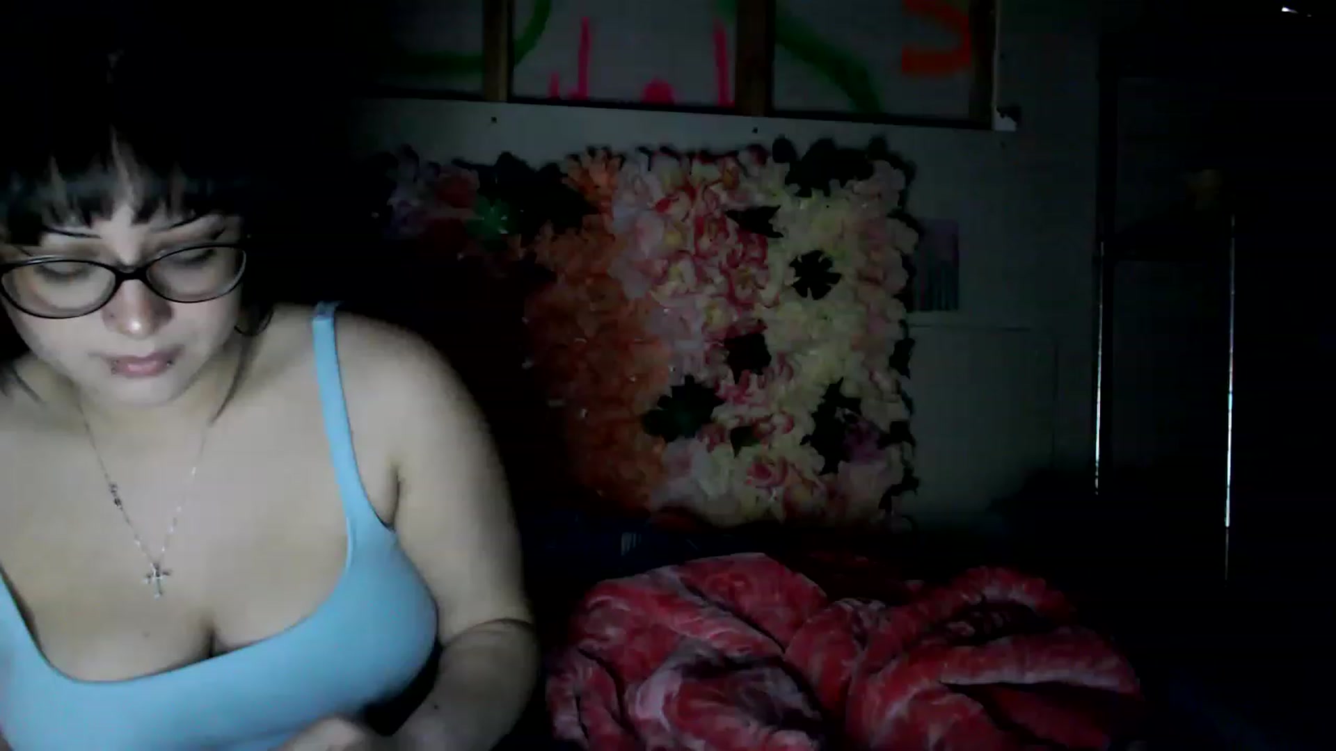Gallery image thumbnail from valpal000's myfreecams stream on, 12/12/2022, 13:17 image 14 of 20