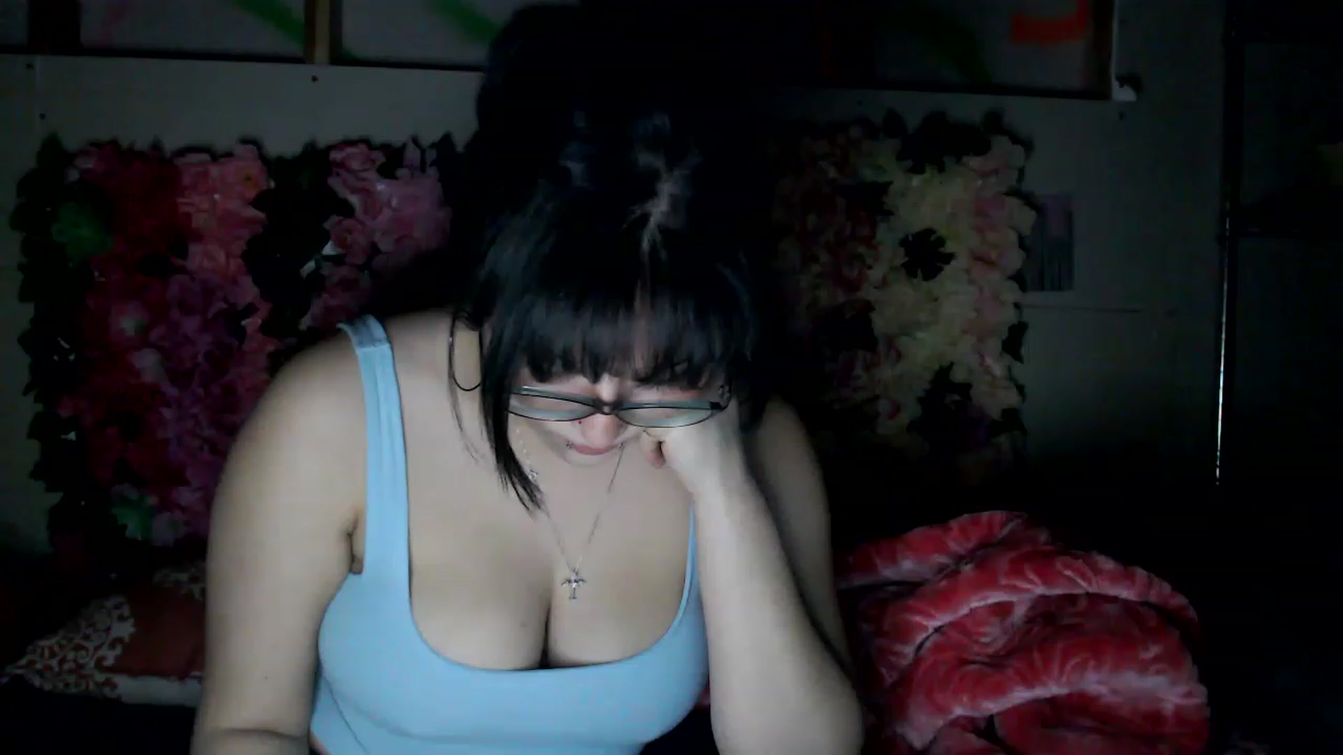 Gallery image thumbnail from valpal000's myfreecams stream on, 12/12/2022, 13:17 image 12 of 20