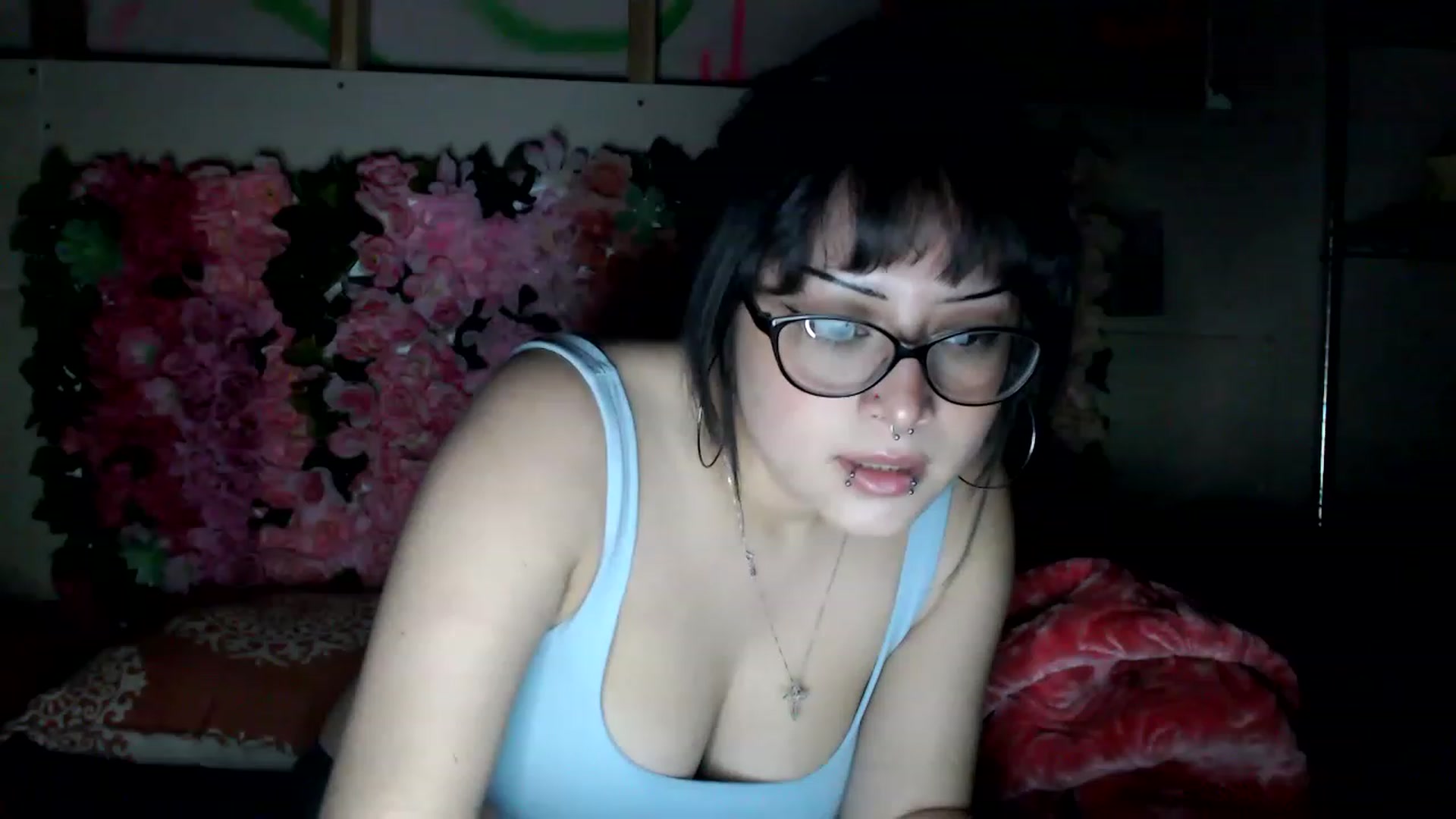 Gallery image thumbnail from valpal000's myfreecams stream on, 12/12/2022, 13:17 image 10 of 20