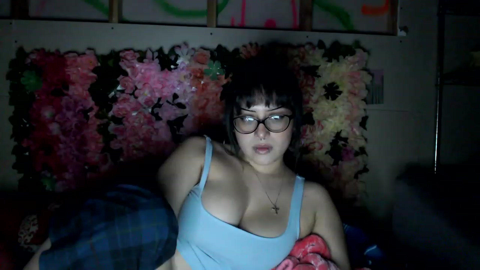 Gallery image thumbnail from valpal000's myfreecams stream on, 12/12/2022, 13:17 image 5 of 20